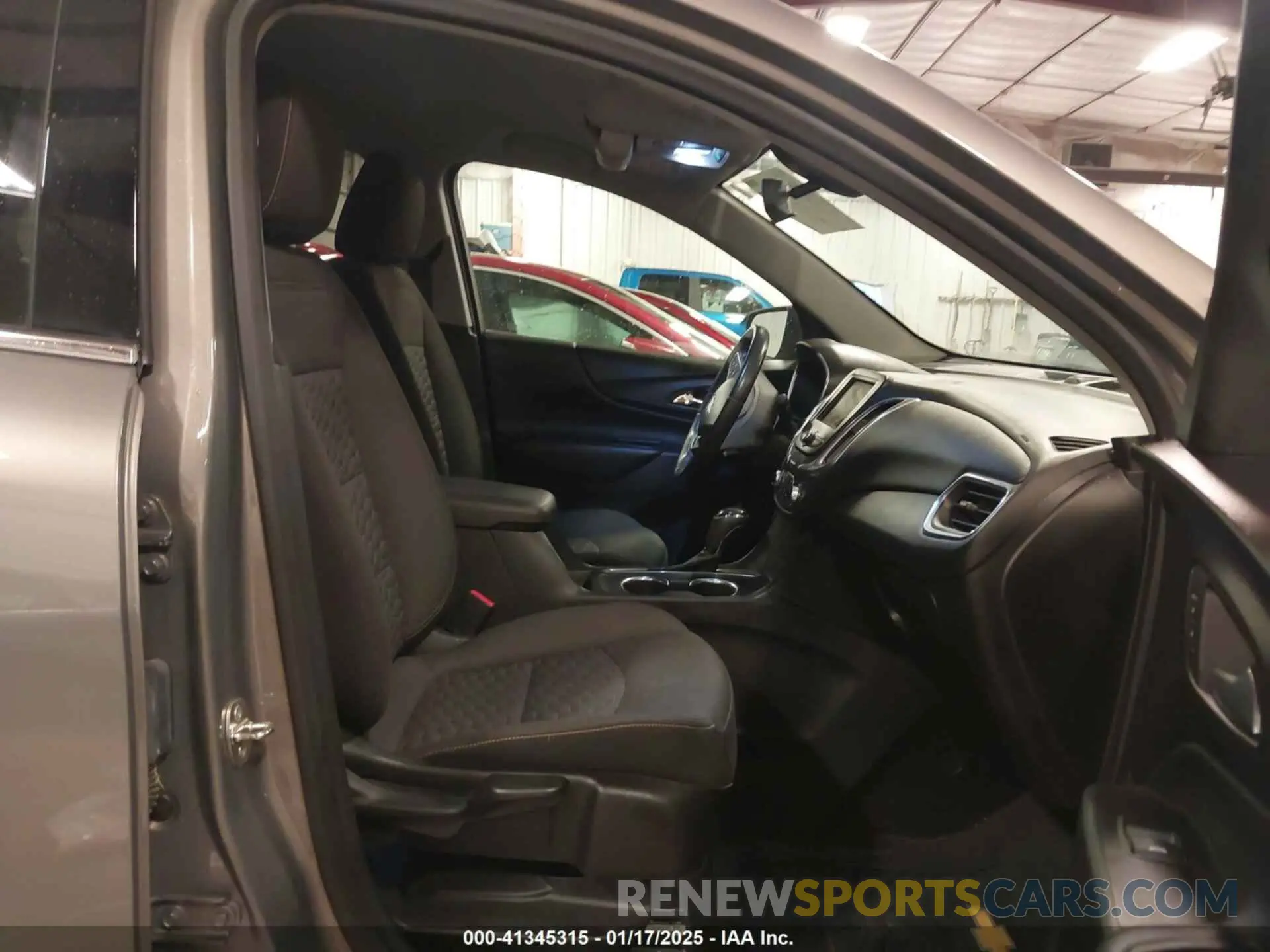 5 Photograph of a damaged car 3GNAXKEV4KS524724 CHEVROLET EQUINOX 2019
