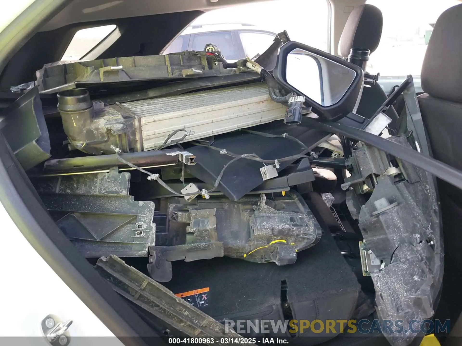 8 Photograph of a damaged car 3GNAXKEV5KS604260 CHEVROLET EQUINOX 2019