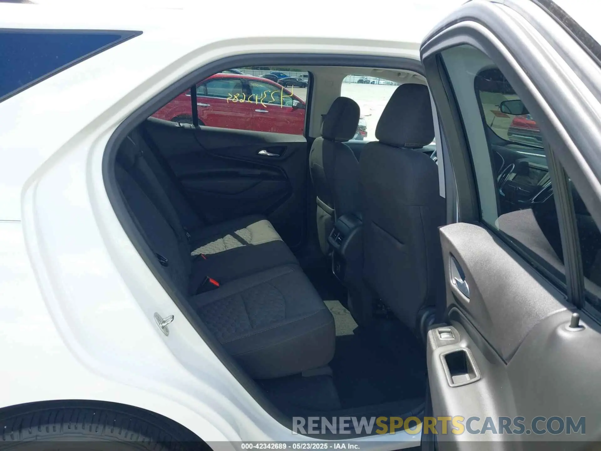 8 Photograph of a damaged car 3GNAXKEV7KS677341 CHEVROLET EQUINOX 2019