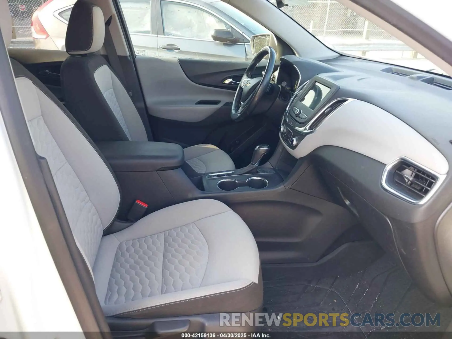 5 Photograph of a damaged car 3GNAXKEV8KS599992 CHEVROLET EQUINOX 2019