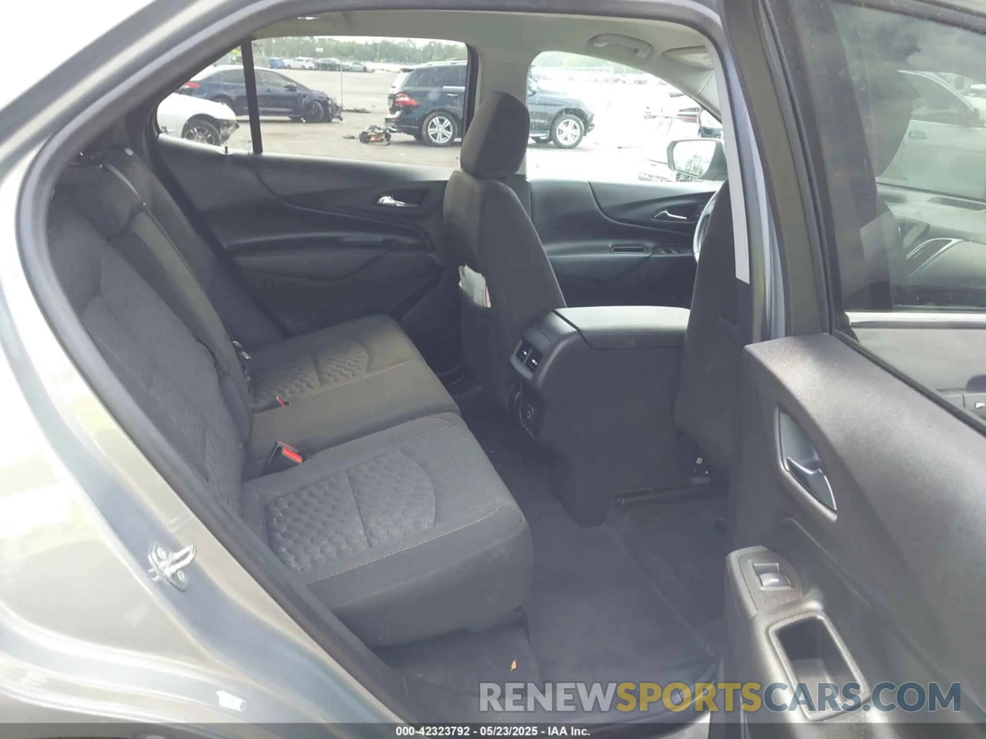 8 Photograph of a damaged car 3GNAXKEVXKS586516 CHEVROLET EQUINOX 2019