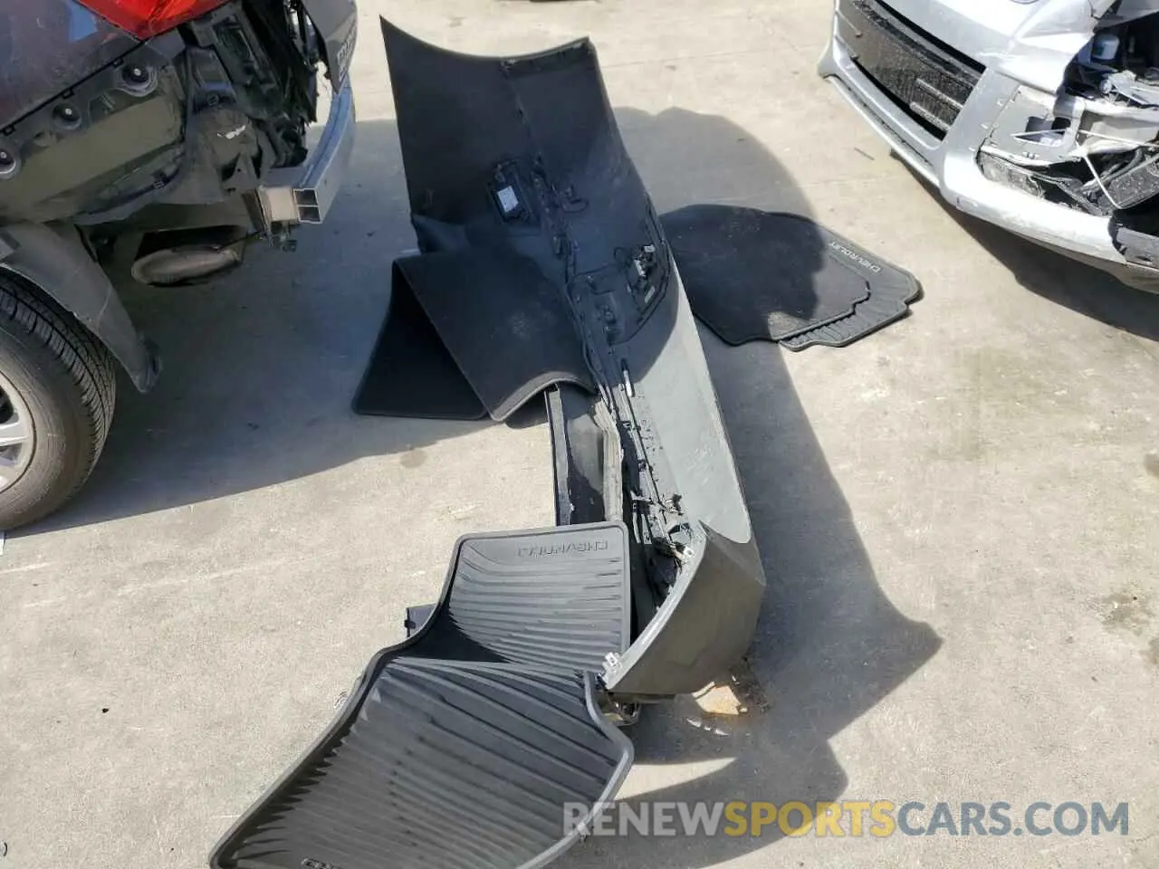 13 Photograph of a damaged car 3GNAXNEV5KL352635 CHEVROLET EQUINOX 2019