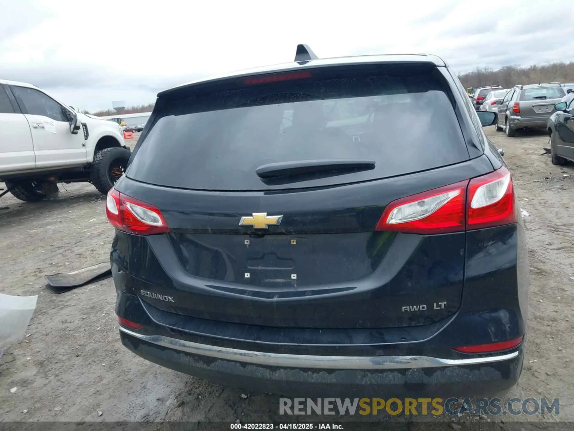 17 Photograph of a damaged car 3GNAXUEV0KL231313 CHEVROLET EQUINOX 2019