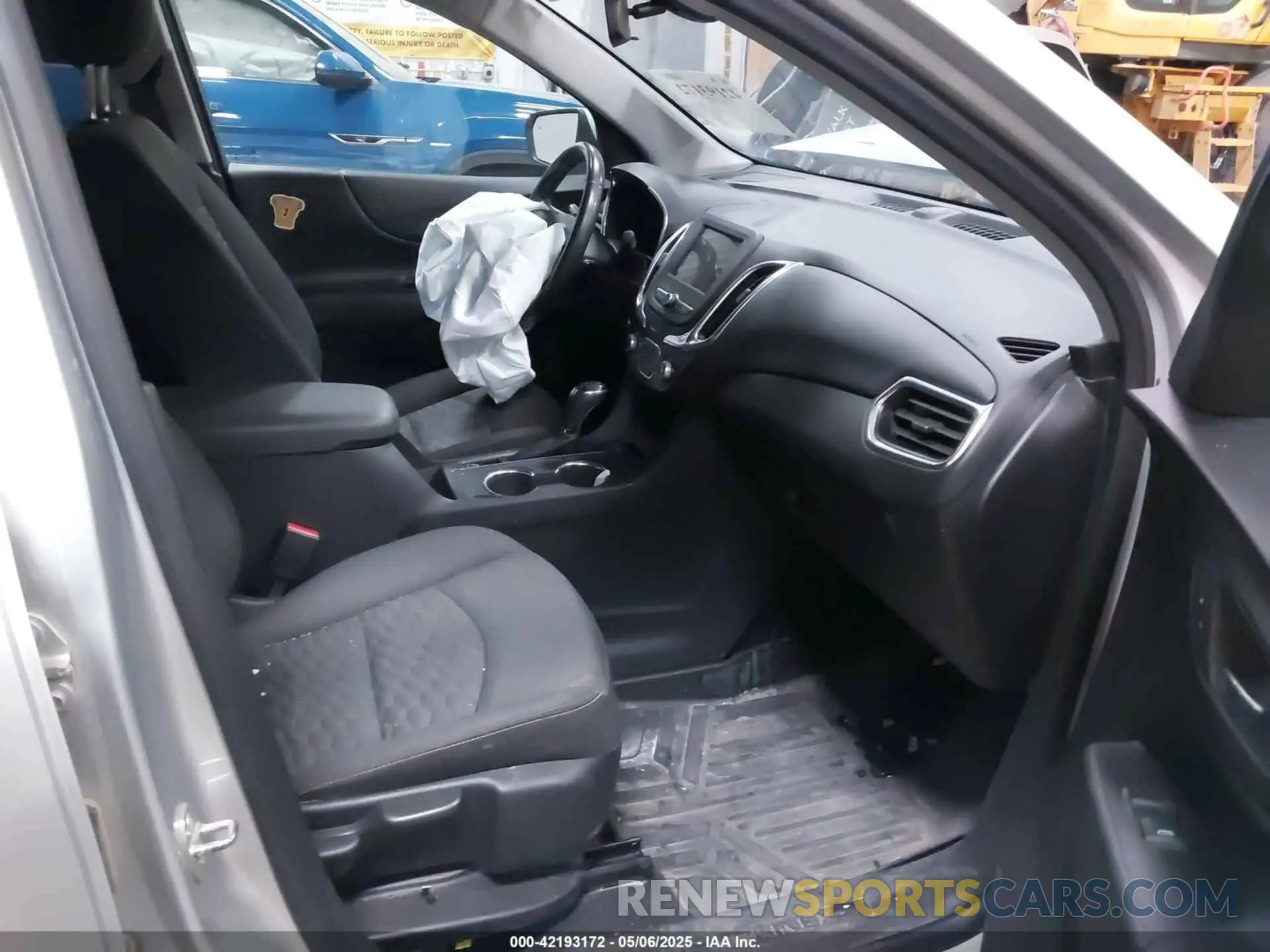 5 Photograph of a damaged car 3GNAXUEV2KS575604 CHEVROLET EQUINOX 2019