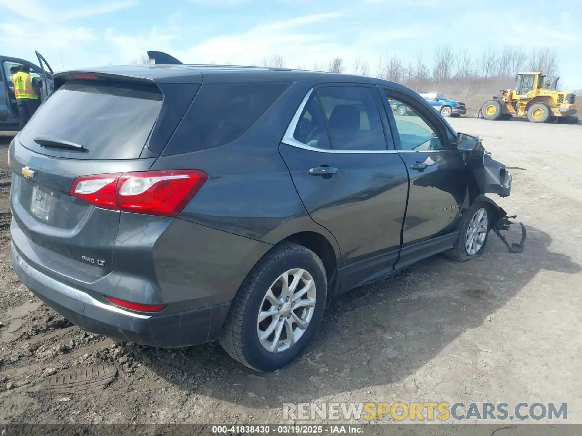 4 Photograph of a damaged car 3GNAXUEV4KL137371 CHEVROLET EQUINOX 2019