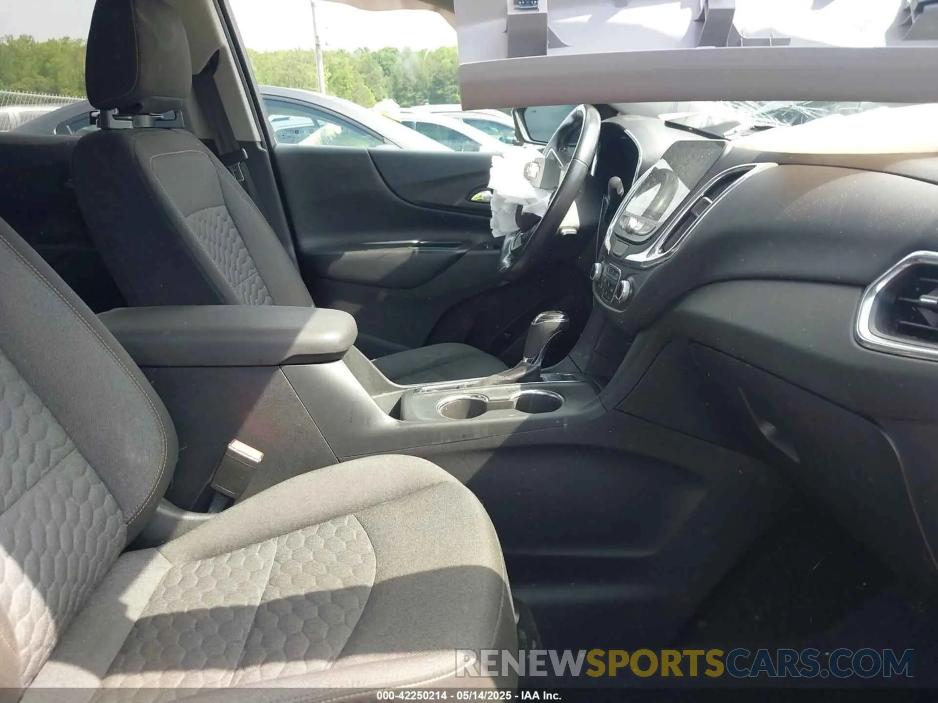 5 Photograph of a damaged car 3GNAXUEV4KL149570 CHEVROLET EQUINOX 2019