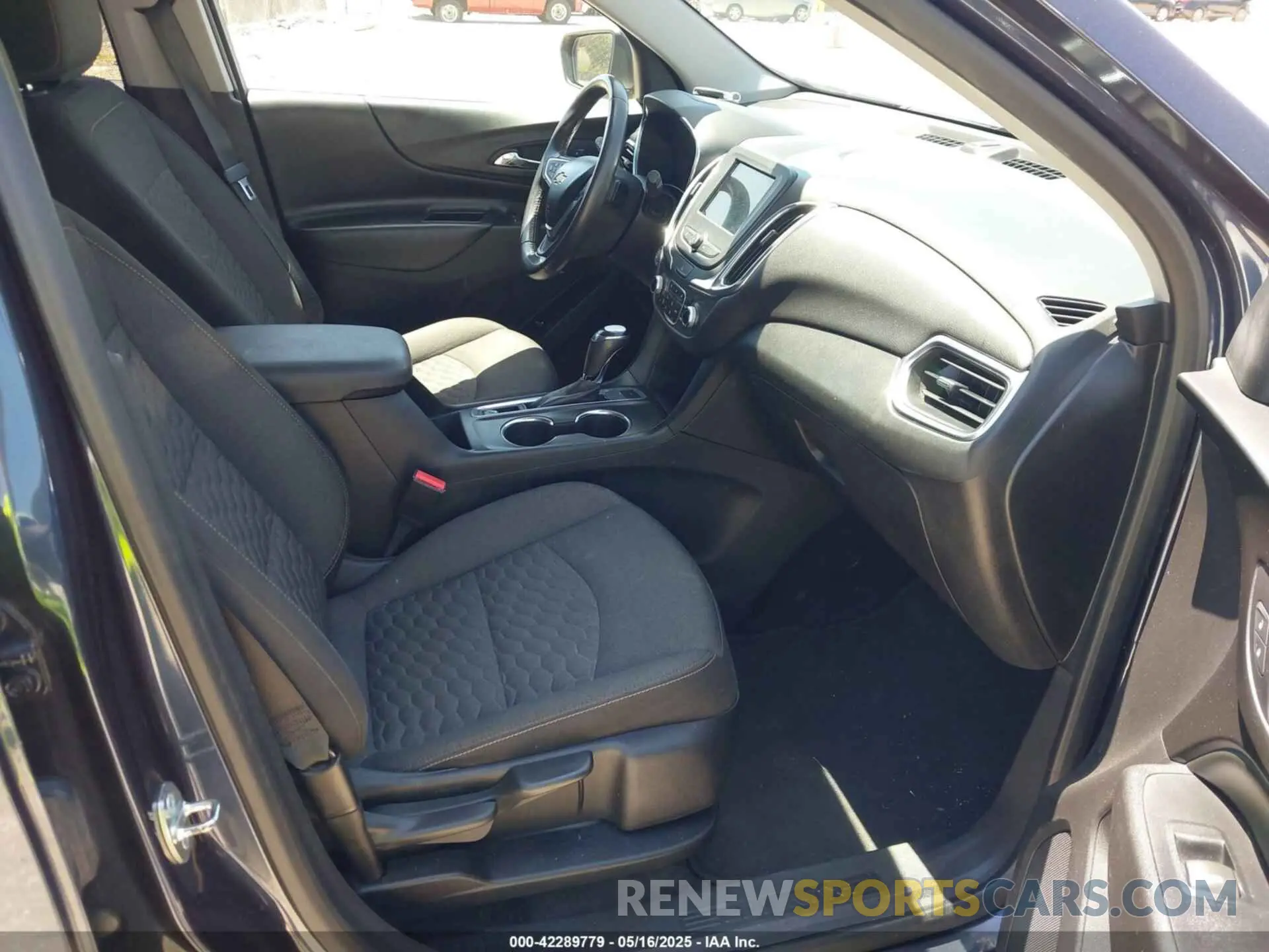 5 Photograph of a damaged car 3GNAXUEV4KL297914 CHEVROLET EQUINOX 2019