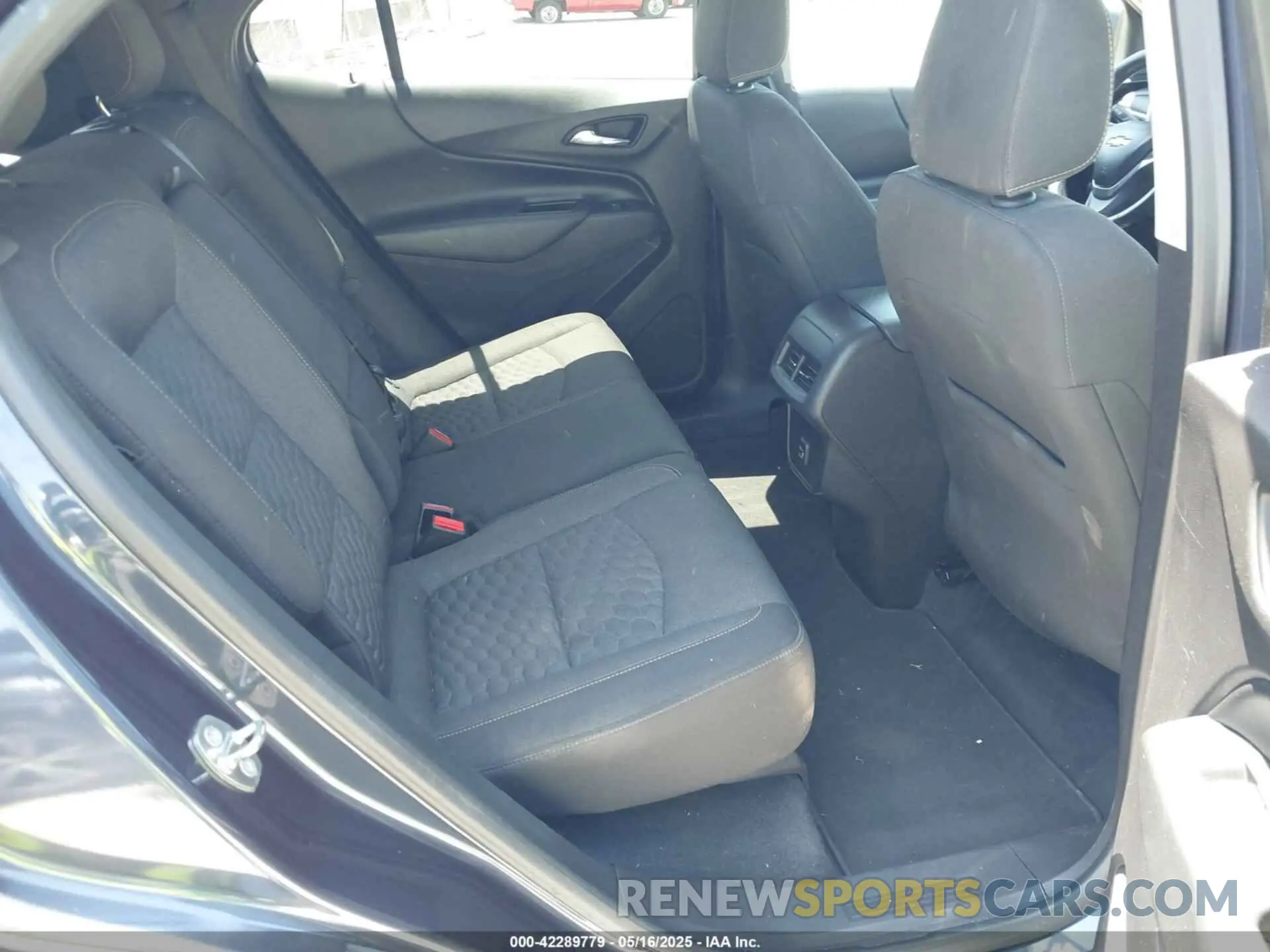 8 Photograph of a damaged car 3GNAXUEV4KL297914 CHEVROLET EQUINOX 2019
