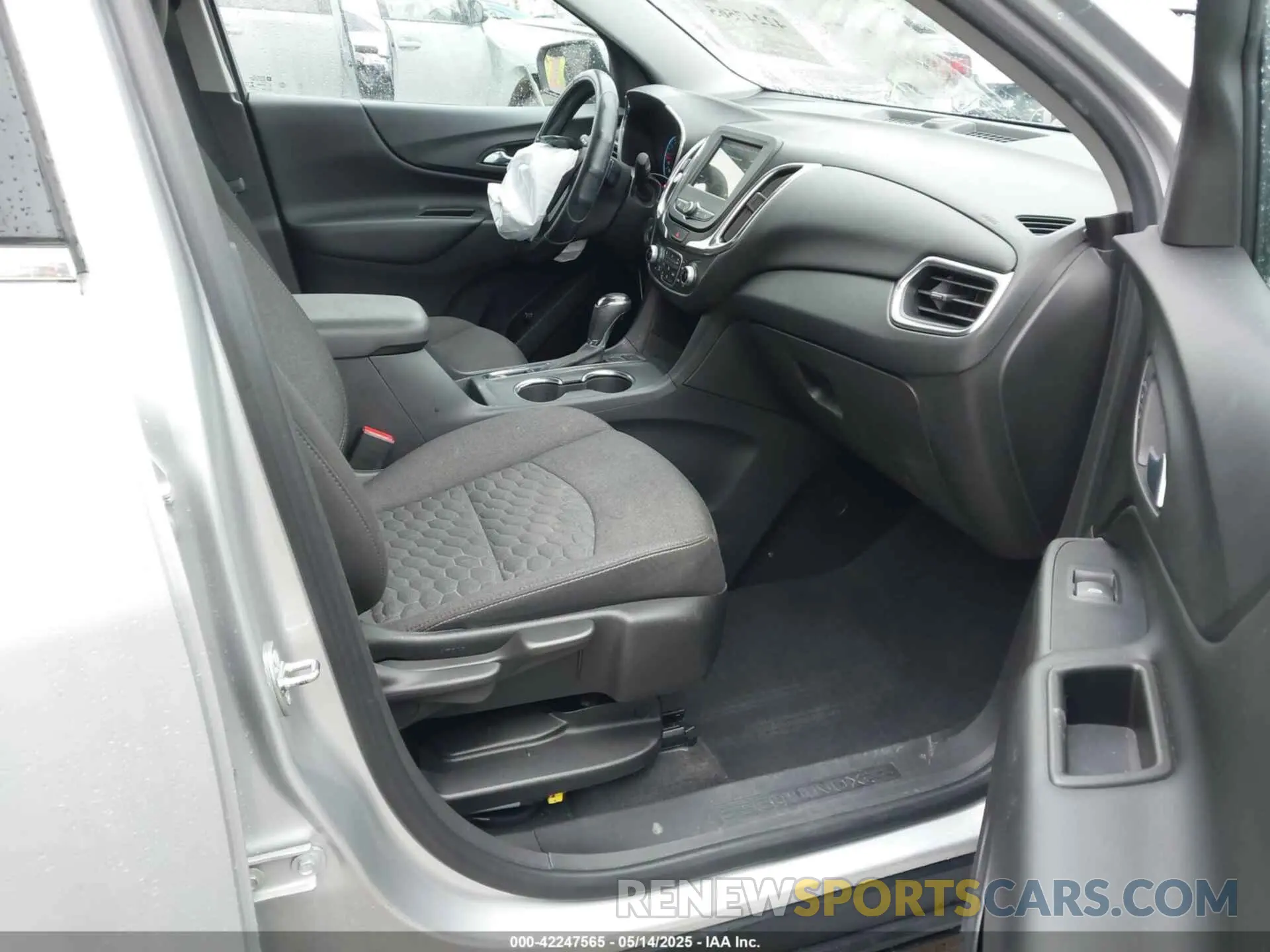 5 Photograph of a damaged car 3GNAXUEV4KS640906 CHEVROLET EQUINOX 2019