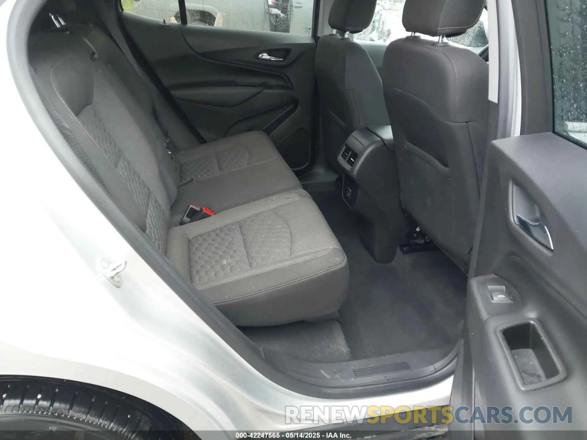 8 Photograph of a damaged car 3GNAXUEV4KS640906 CHEVROLET EQUINOX 2019