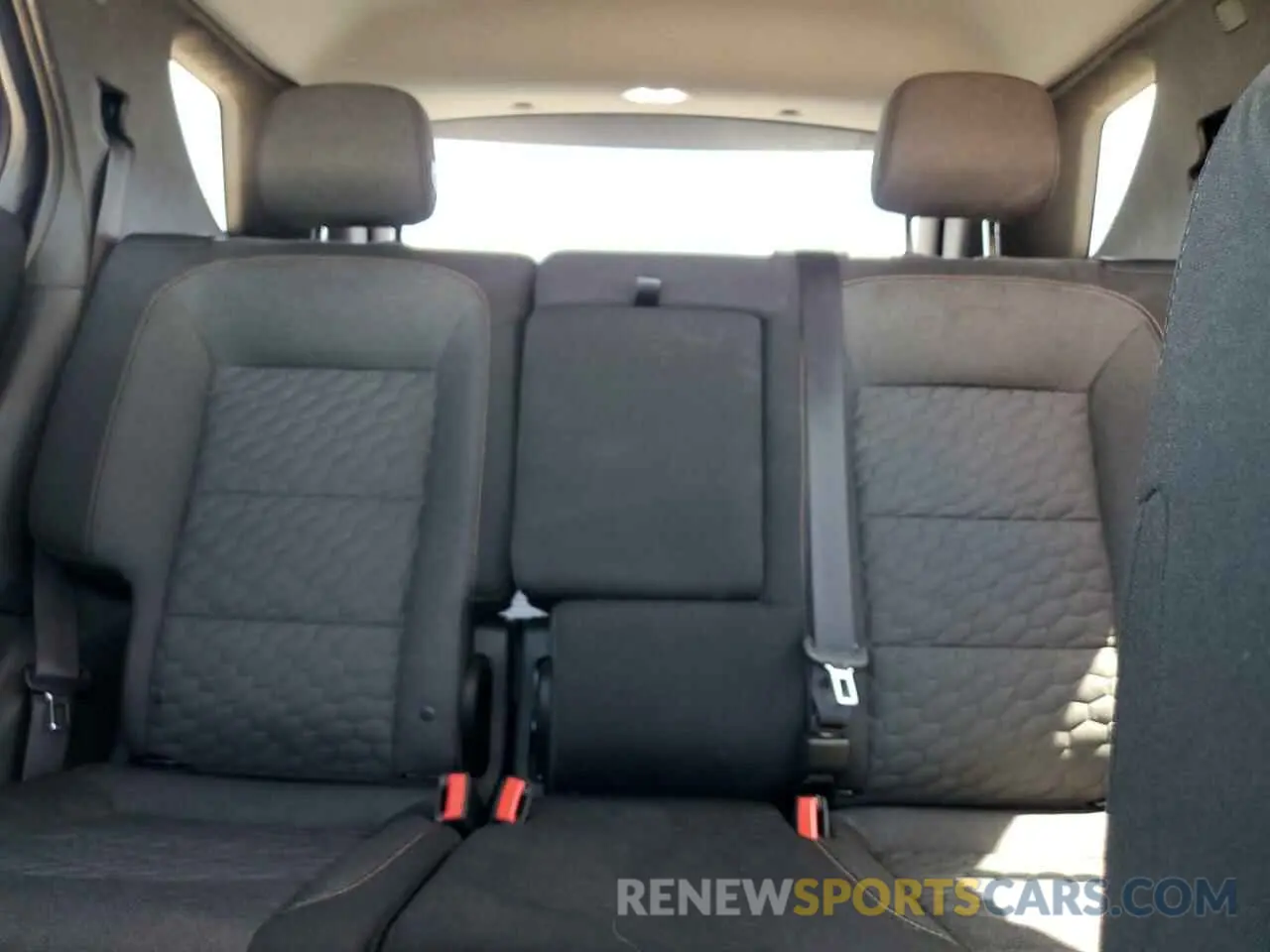 10 Photograph of a damaged car 3GNAXUEV6KS570079 CHEVROLET EQUINOX 2019