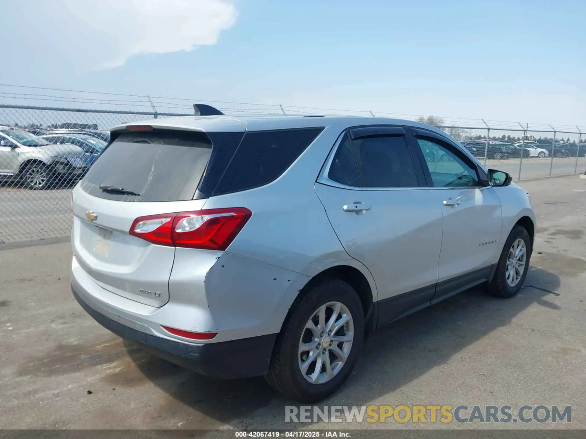 4 Photograph of a damaged car 3GNAXUEV7KS655111 CHEVROLET EQUINOX 2019