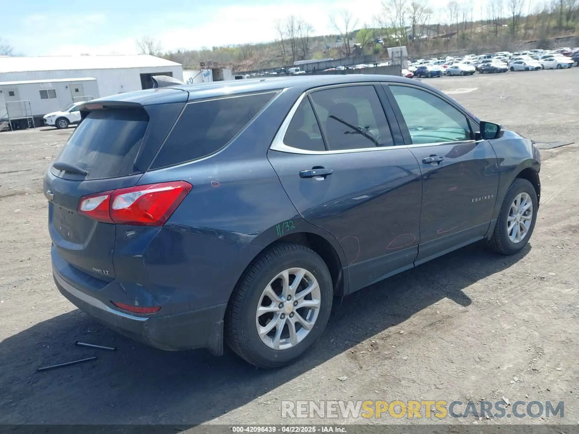 4 Photograph of a damaged car 3GNAXUEV8KL246366 CHEVROLET EQUINOX 2019