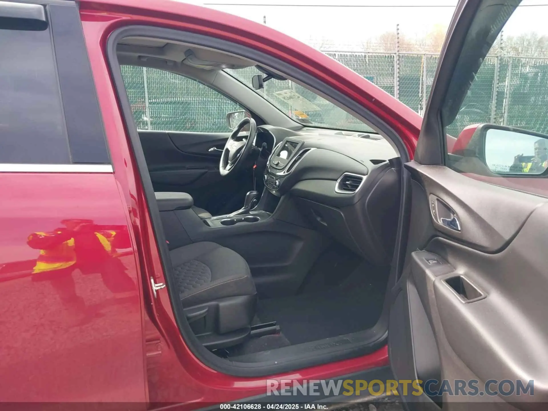 5 Photograph of a damaged car 3GNAXUEVXKS675188 CHEVROLET EQUINOX 2019