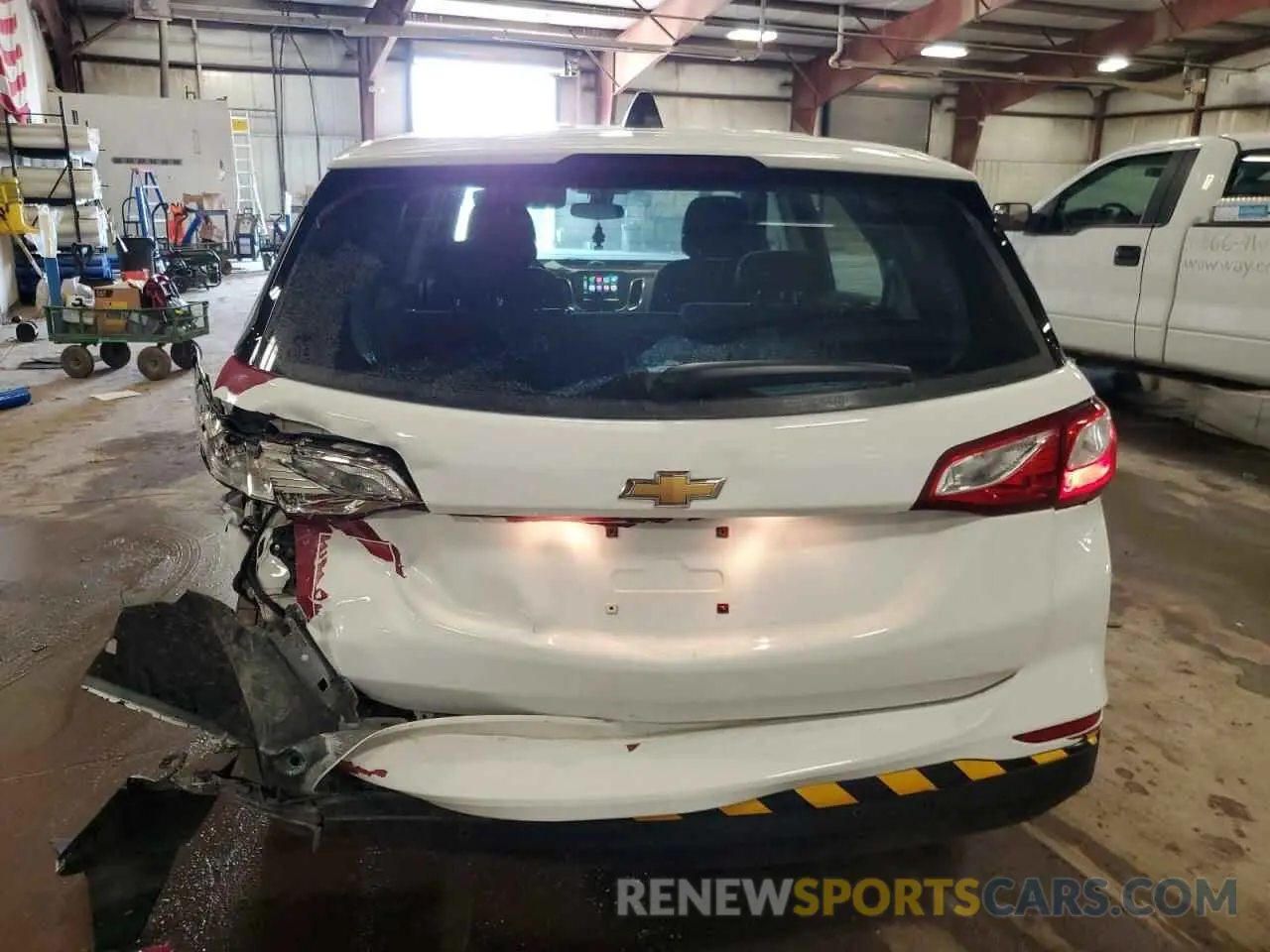 6 Photograph of a damaged car 2GNAX5EV7L6255250 CHEVROLET EQUINOX 2020