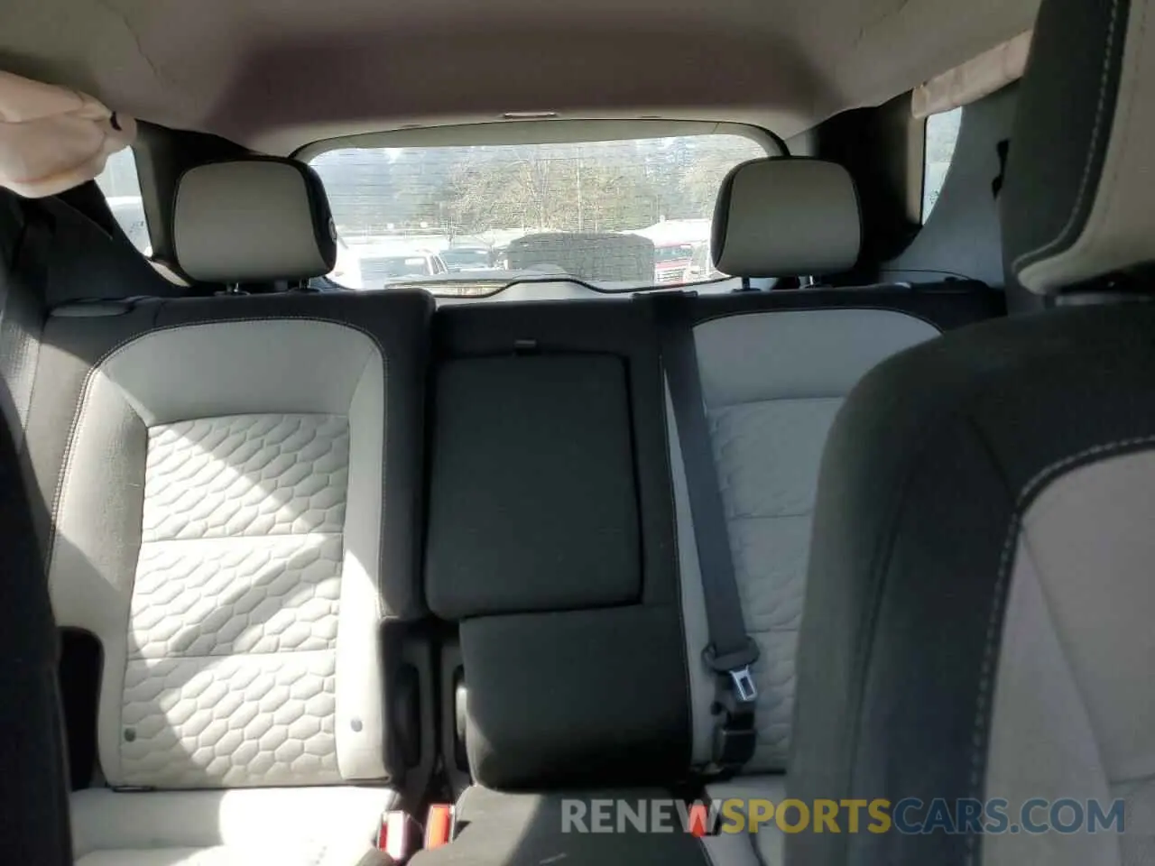 10 Photograph of a damaged car 2GNAX5EV9L6246419 CHEVROLET EQUINOX 2020