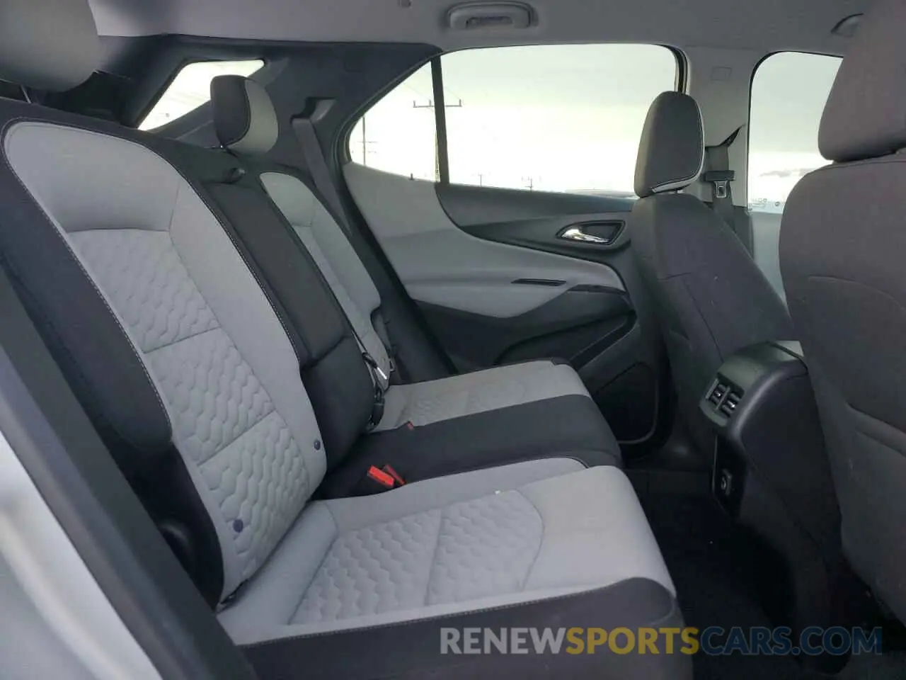 11 Photograph of a damaged car 2GNAX5EVXL6203143 CHEVROLET EQUINOX 2020