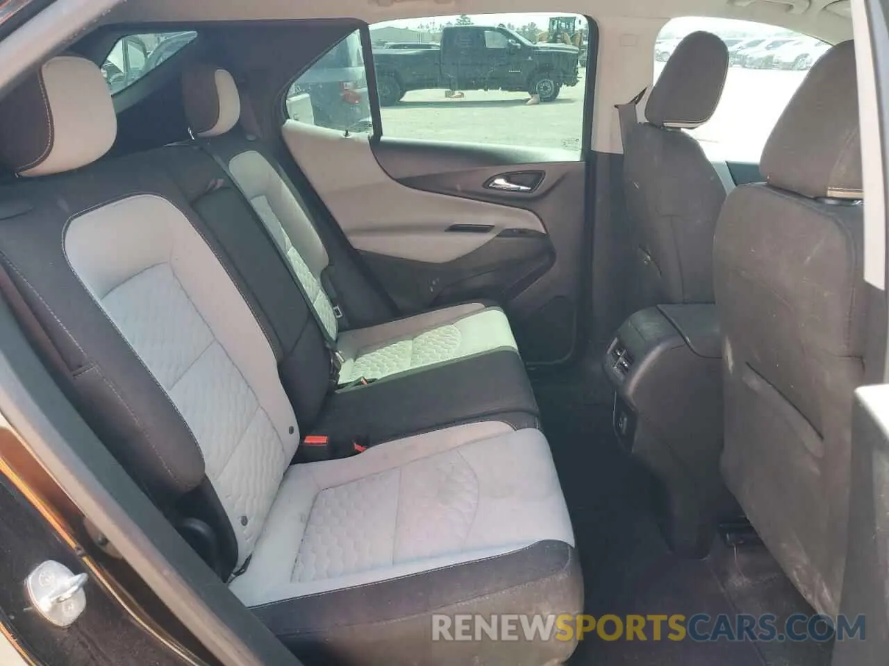 11 Photograph of a damaged car 2GNAXFEV2L6157443 CHEVROLET EQUINOX 2020