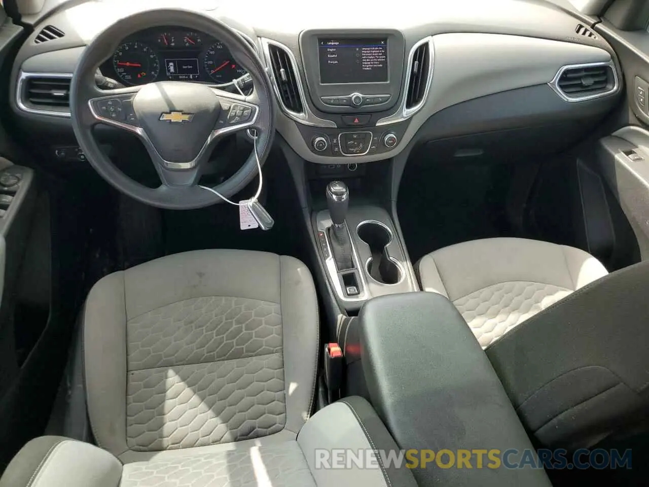 8 Photograph of a damaged car 2GNAXFEV2L6157443 CHEVROLET EQUINOX 2020