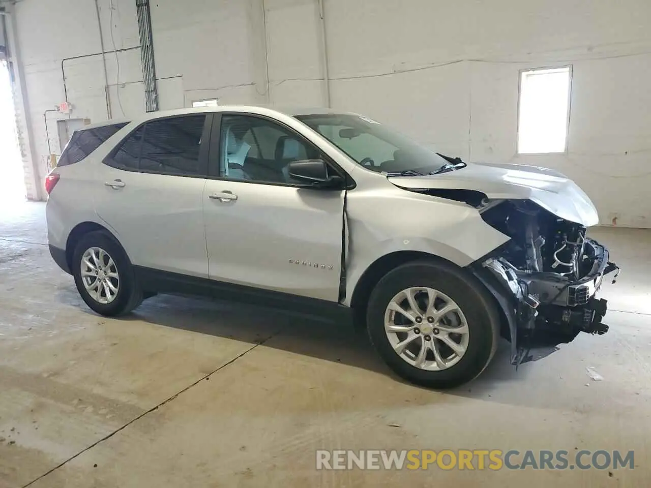 4 Photograph of a damaged car 2GNAXFEV2L6249801 CHEVROLET EQUINOX 2020
