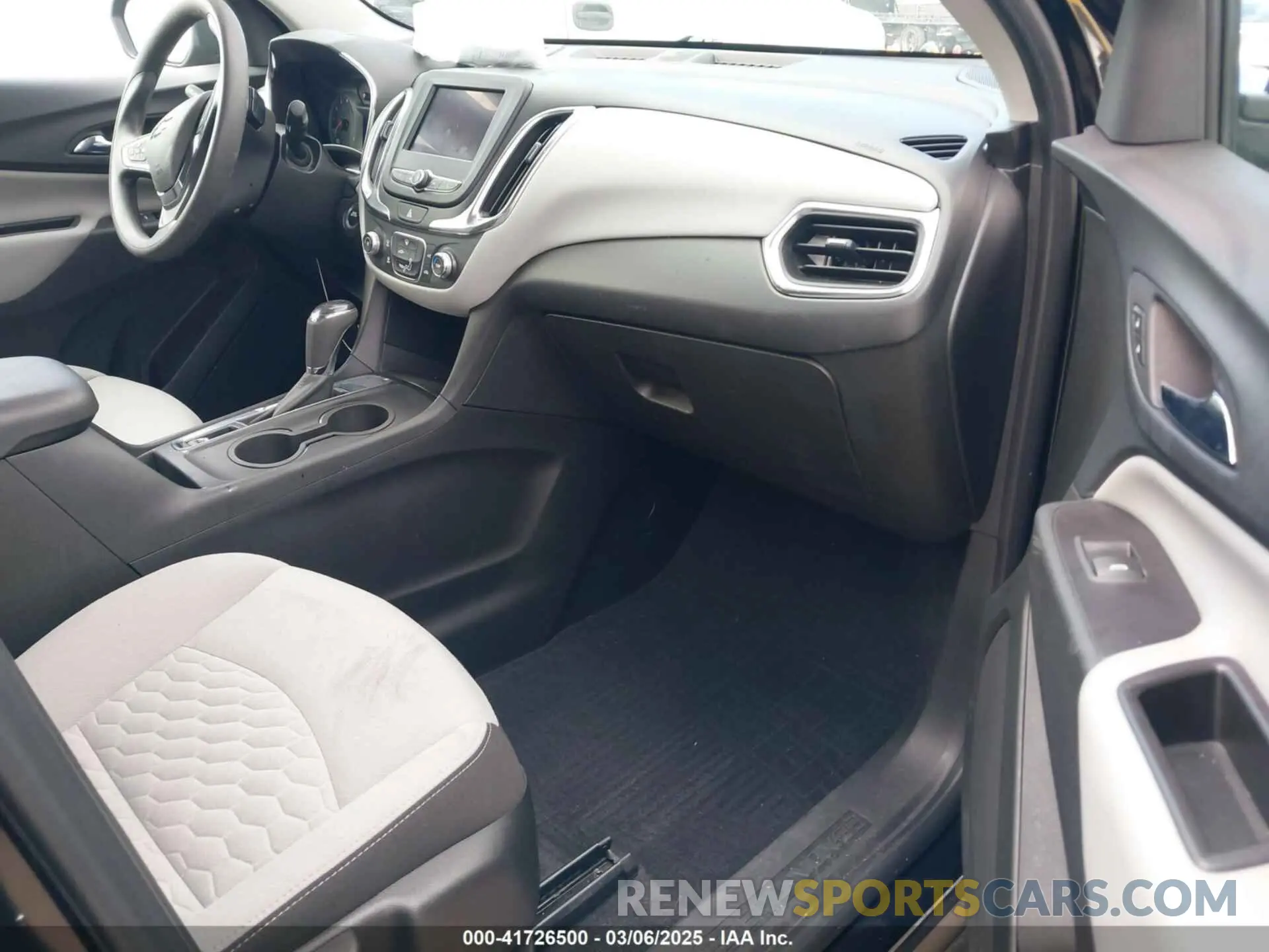 5 Photograph of a damaged car 2GNAXFEV6L6262079 CHEVROLET EQUINOX 2020