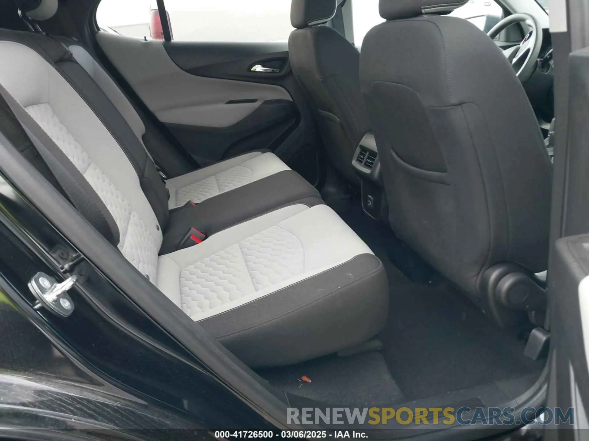 8 Photograph of a damaged car 2GNAXFEV6L6262079 CHEVROLET EQUINOX 2020