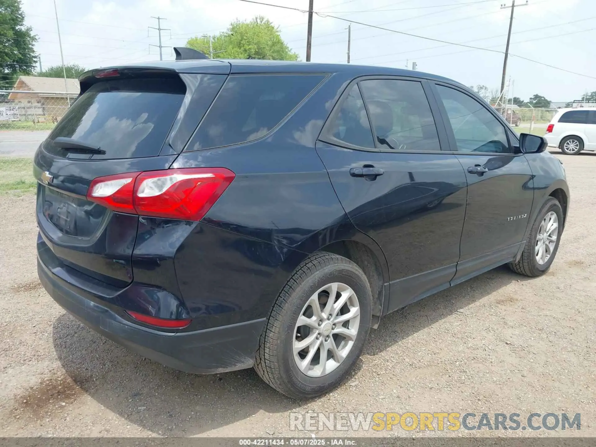 4 Photograph of a damaged car 2GNAXHEV0L6203458 CHEVROLET EQUINOX 2020