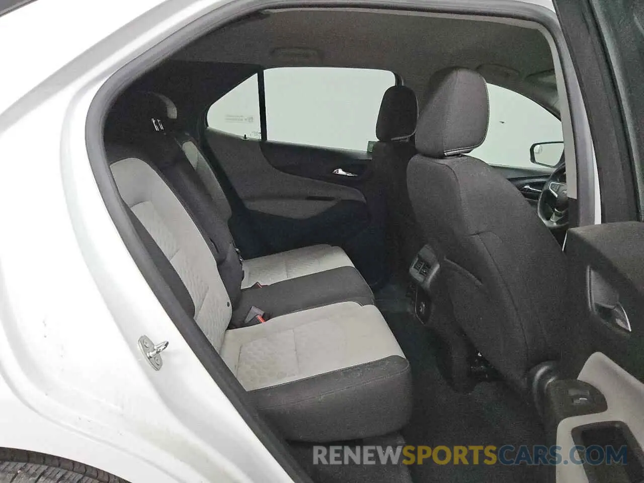 10 Photograph of a damaged car 2GNAXHEV1L6131847 CHEVROLET EQUINOX 2020