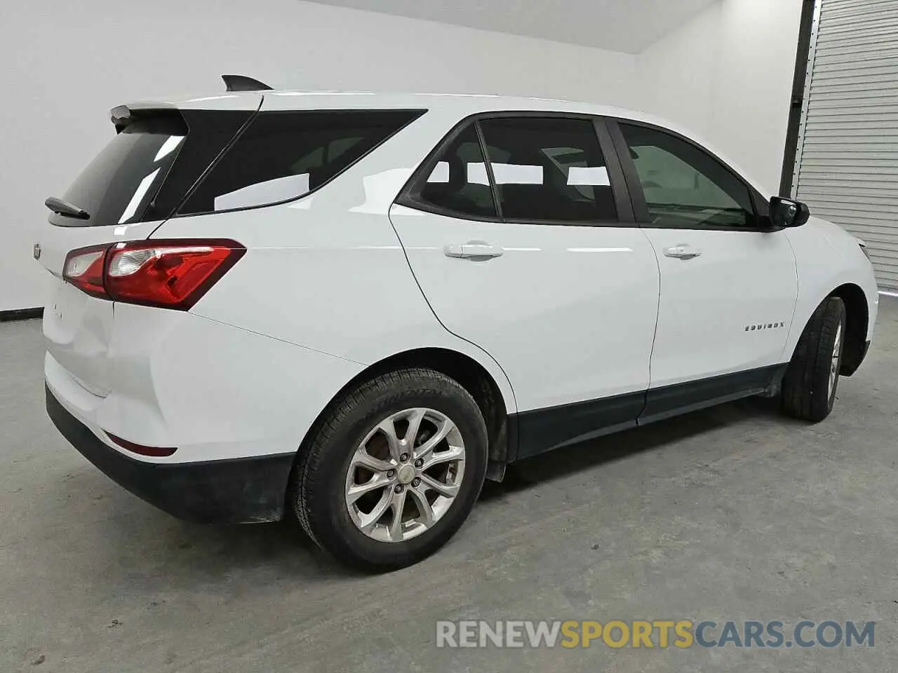 3 Photograph of a damaged car 2GNAXHEV1L6131847 CHEVROLET EQUINOX 2020