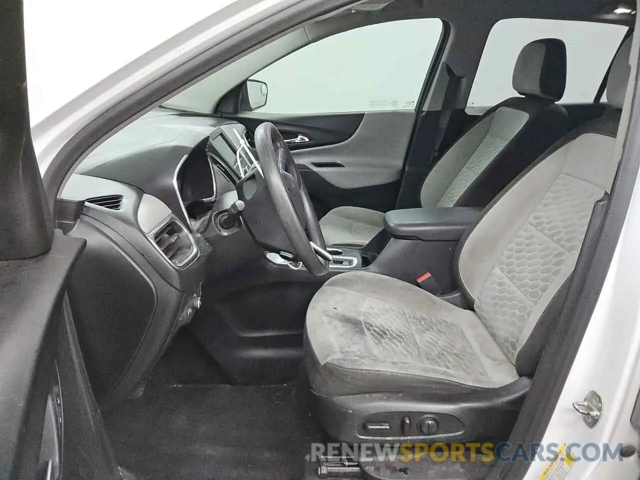 7 Photograph of a damaged car 2GNAXHEV1L6131847 CHEVROLET EQUINOX 2020