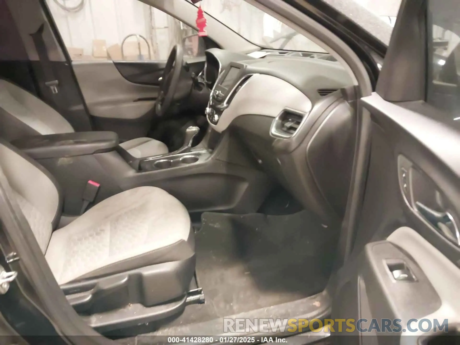 5 Photograph of a damaged car 2GNAXHEV1L6188761 CHEVROLET EQUINOX 2020