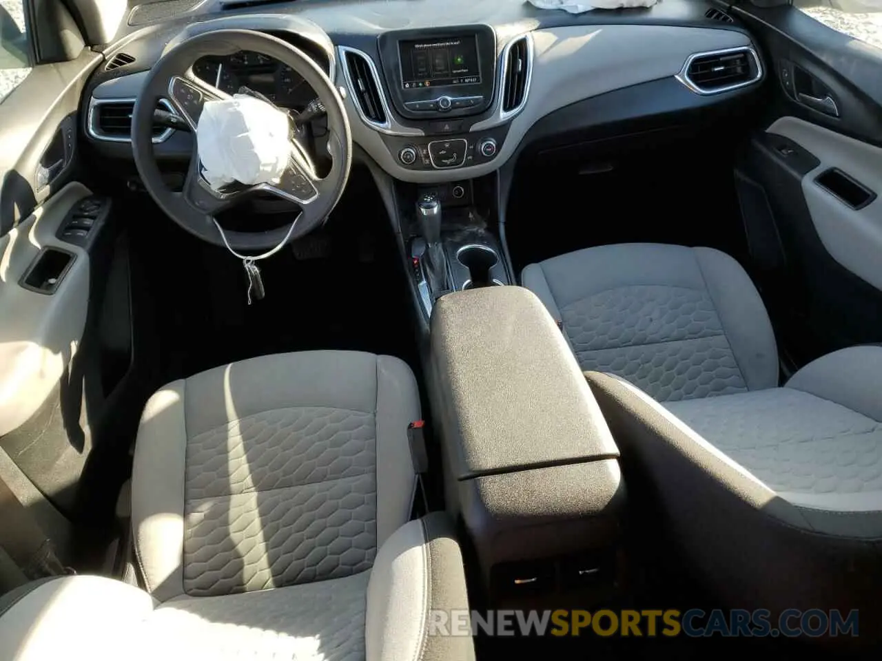 8 Photograph of a damaged car 2GNAXHEV1L6259845 CHEVROLET EQUINOX 2020
