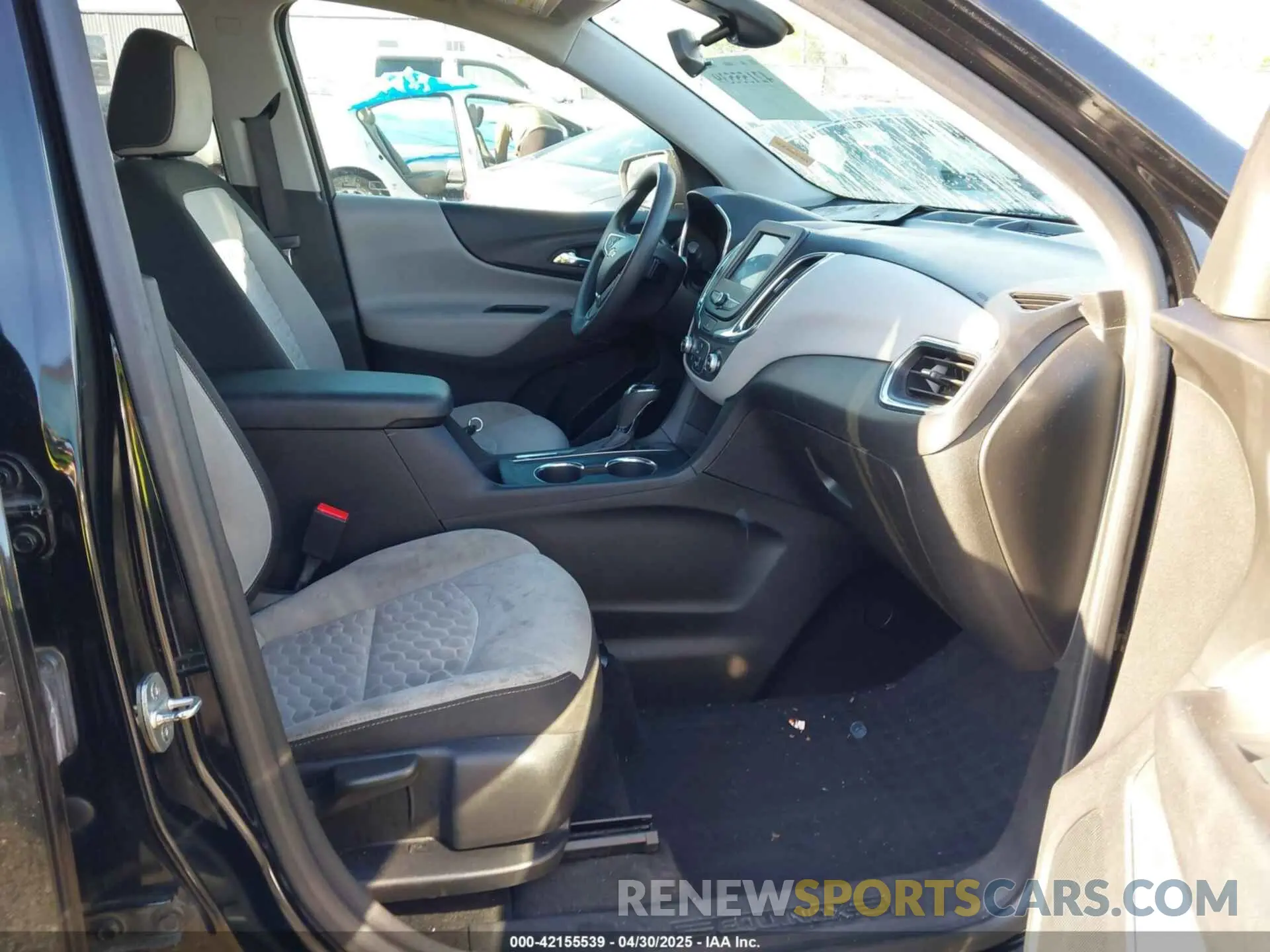5 Photograph of a damaged car 2GNAXHEV2L6221539 CHEVROLET EQUINOX 2020