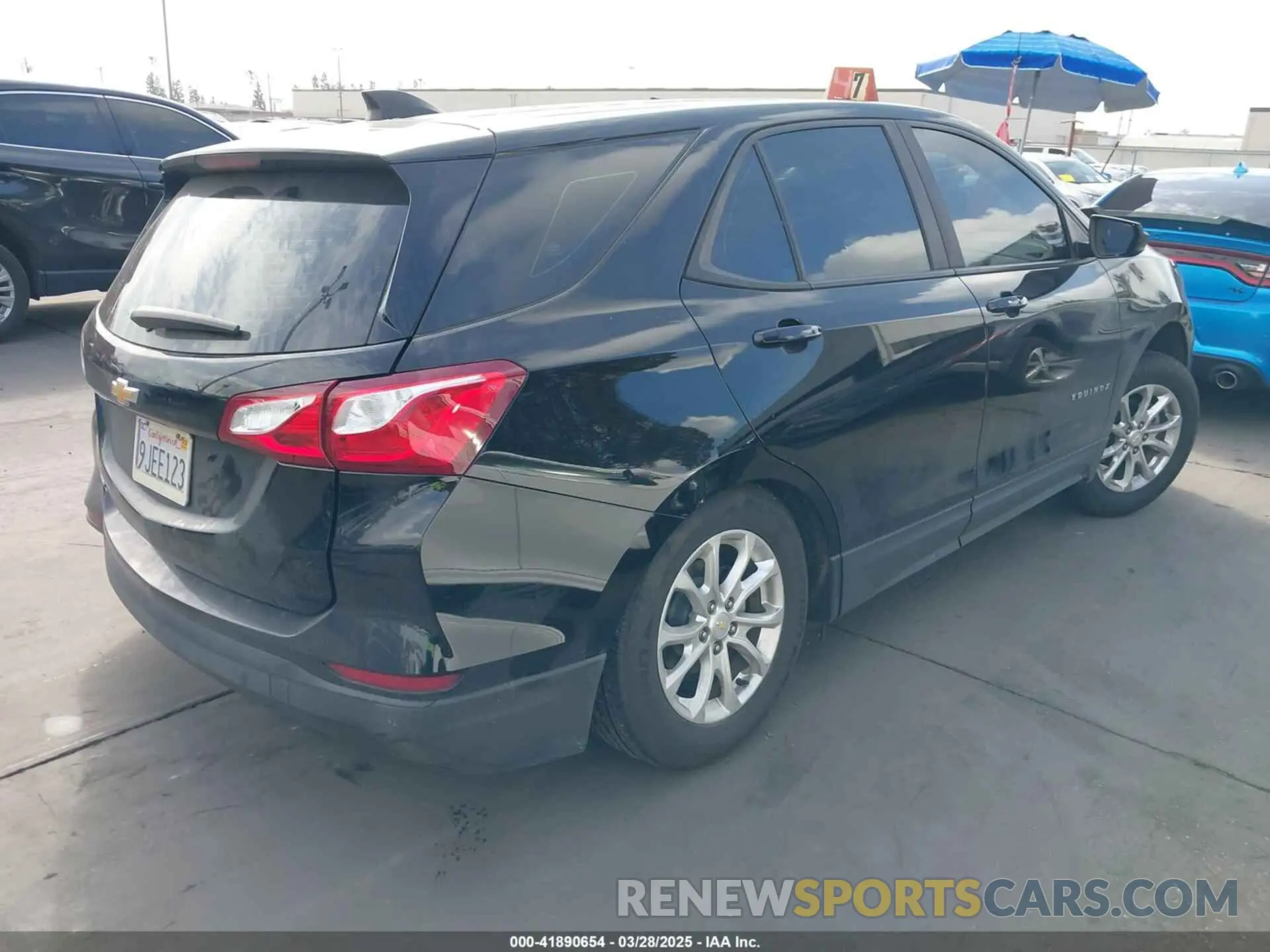 4 Фотография поврежденного автомобиля 2GNAXHEV2L6276413 CHEVROLET EQUINOX 2020