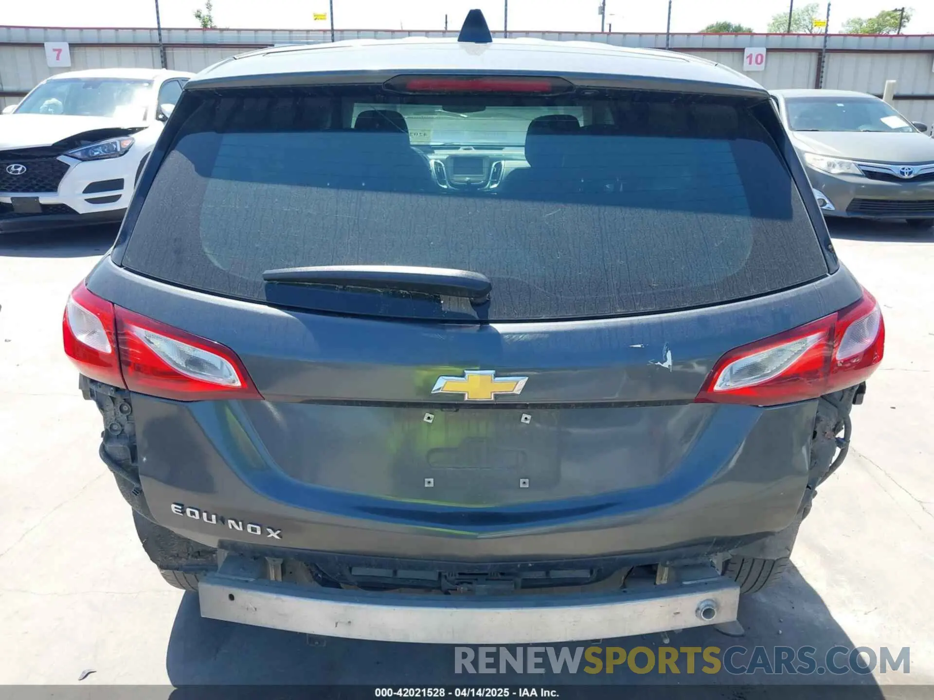 17 Photograph of a damaged car 2GNAXHEV2L6278338 CHEVROLET EQUINOX 2020