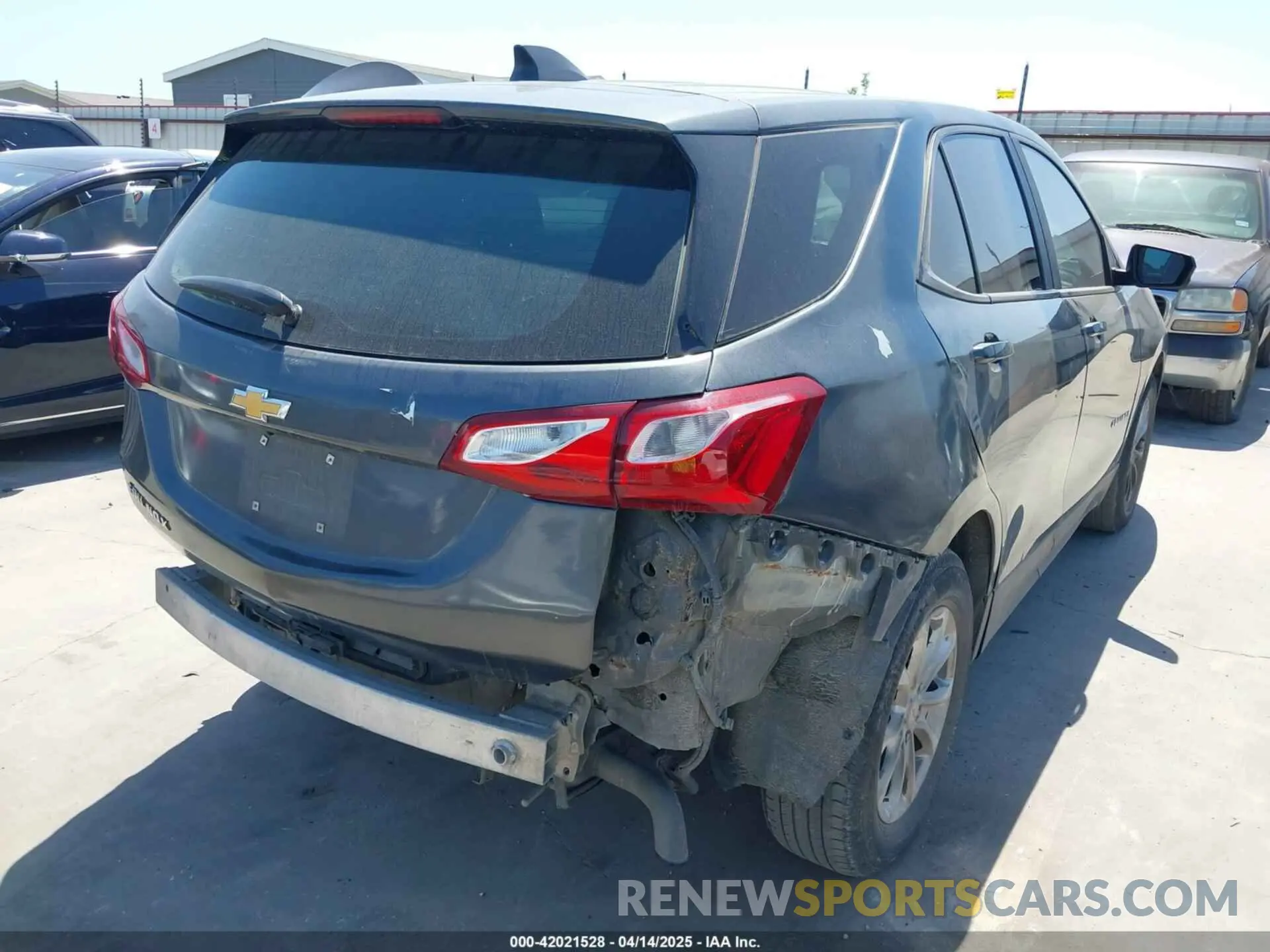 4 Photograph of a damaged car 2GNAXHEV2L6278338 CHEVROLET EQUINOX 2020