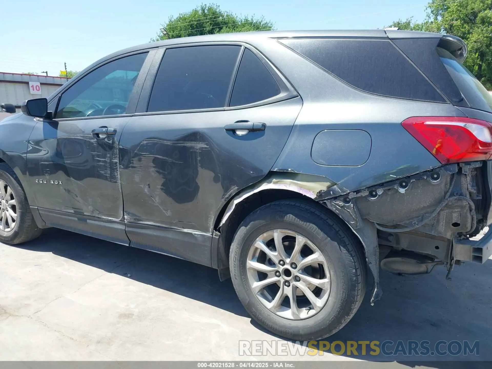 6 Photograph of a damaged car 2GNAXHEV2L6278338 CHEVROLET EQUINOX 2020