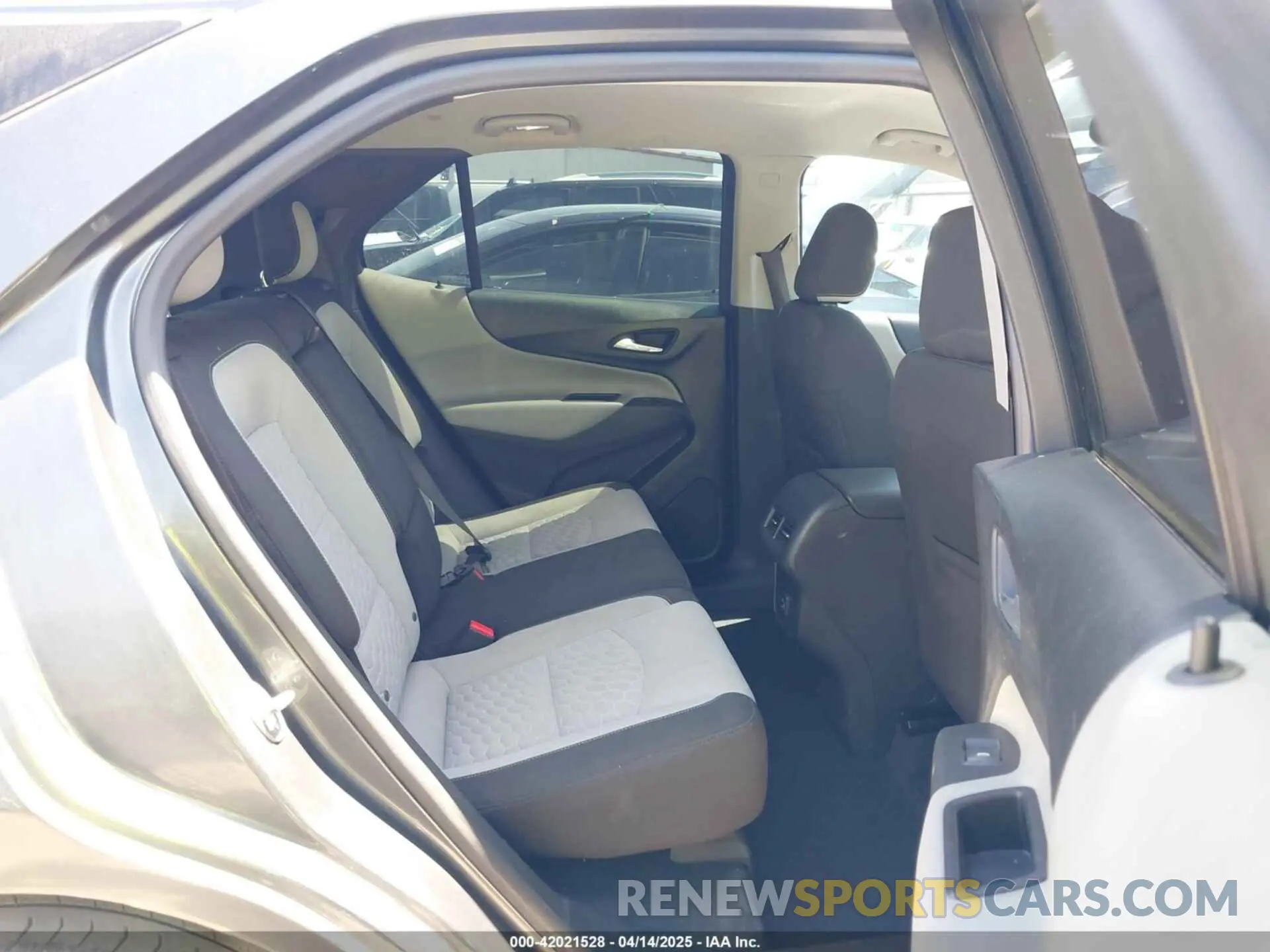 8 Photograph of a damaged car 2GNAXHEV2L6278338 CHEVROLET EQUINOX 2020