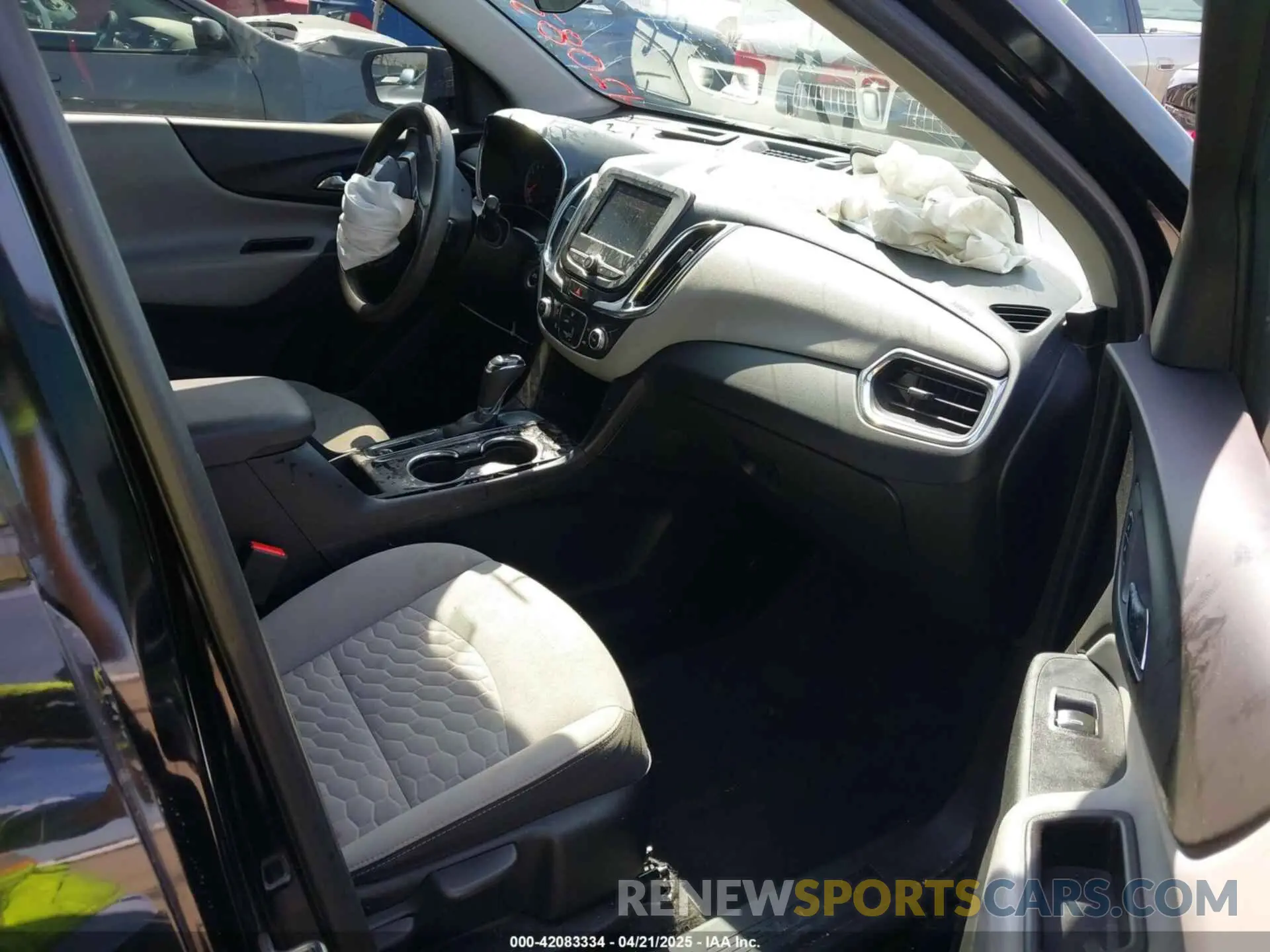 5 Photograph of a damaged car 2GNAXHEV3L6154255 CHEVROLET EQUINOX 2020