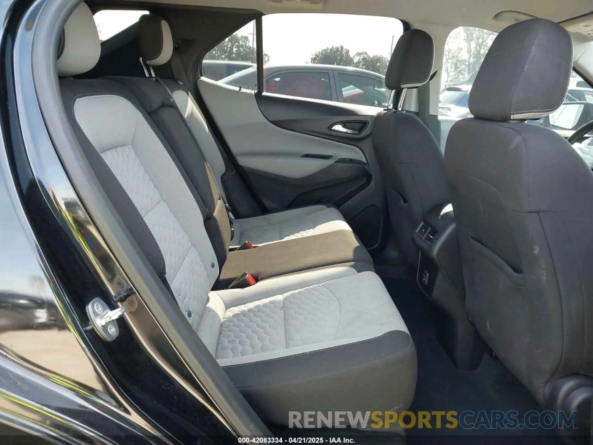 8 Photograph of a damaged car 2GNAXHEV3L6154255 CHEVROLET EQUINOX 2020