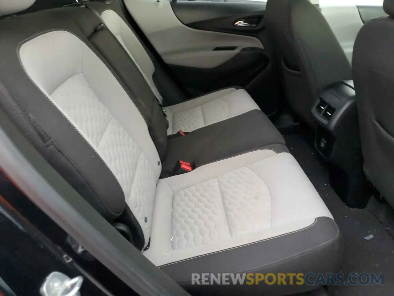 10 Photograph of a damaged car 2GNAXHEV4L6205679 CHEVROLET EQUINOX 2020