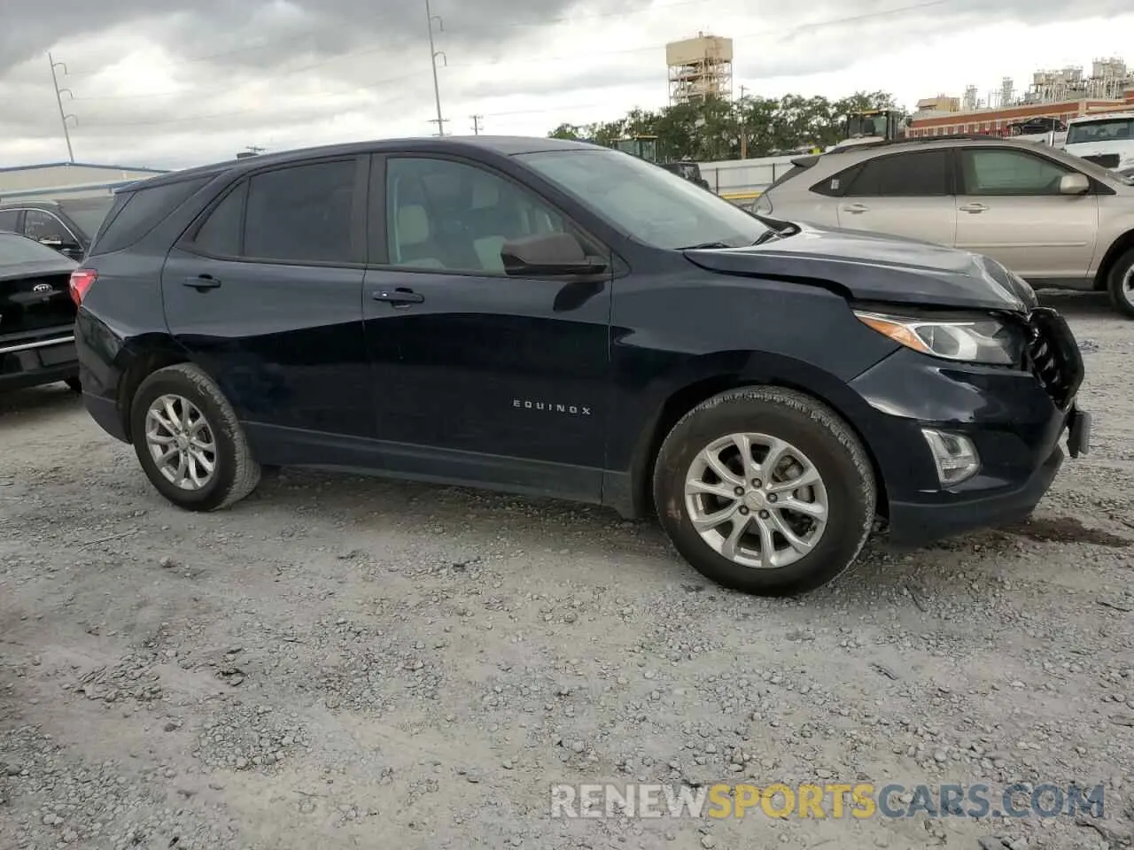 4 Photograph of a damaged car 2GNAXHEV4L6205679 CHEVROLET EQUINOX 2020