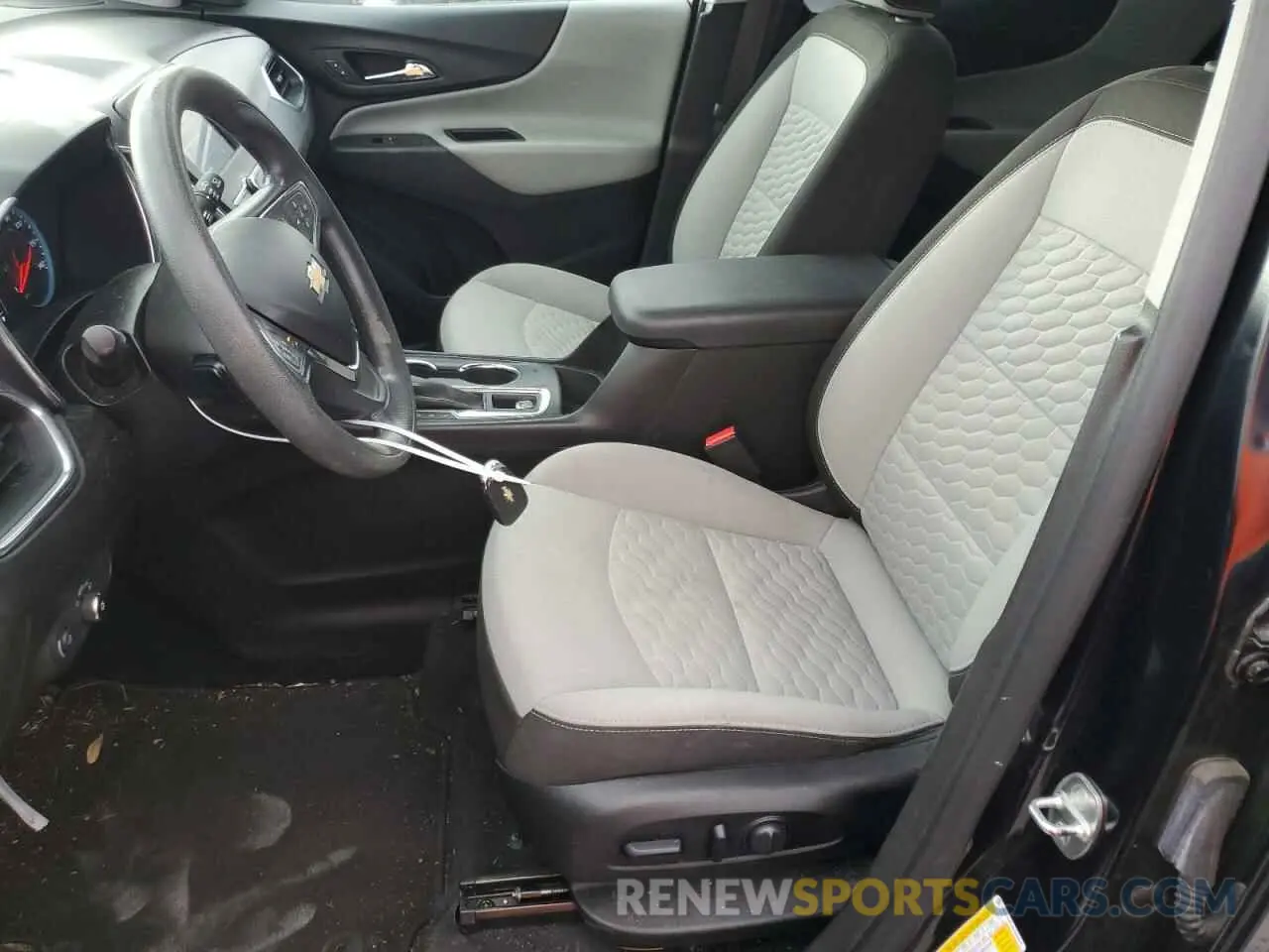 7 Photograph of a damaged car 2GNAXHEV4L6205679 CHEVROLET EQUINOX 2020