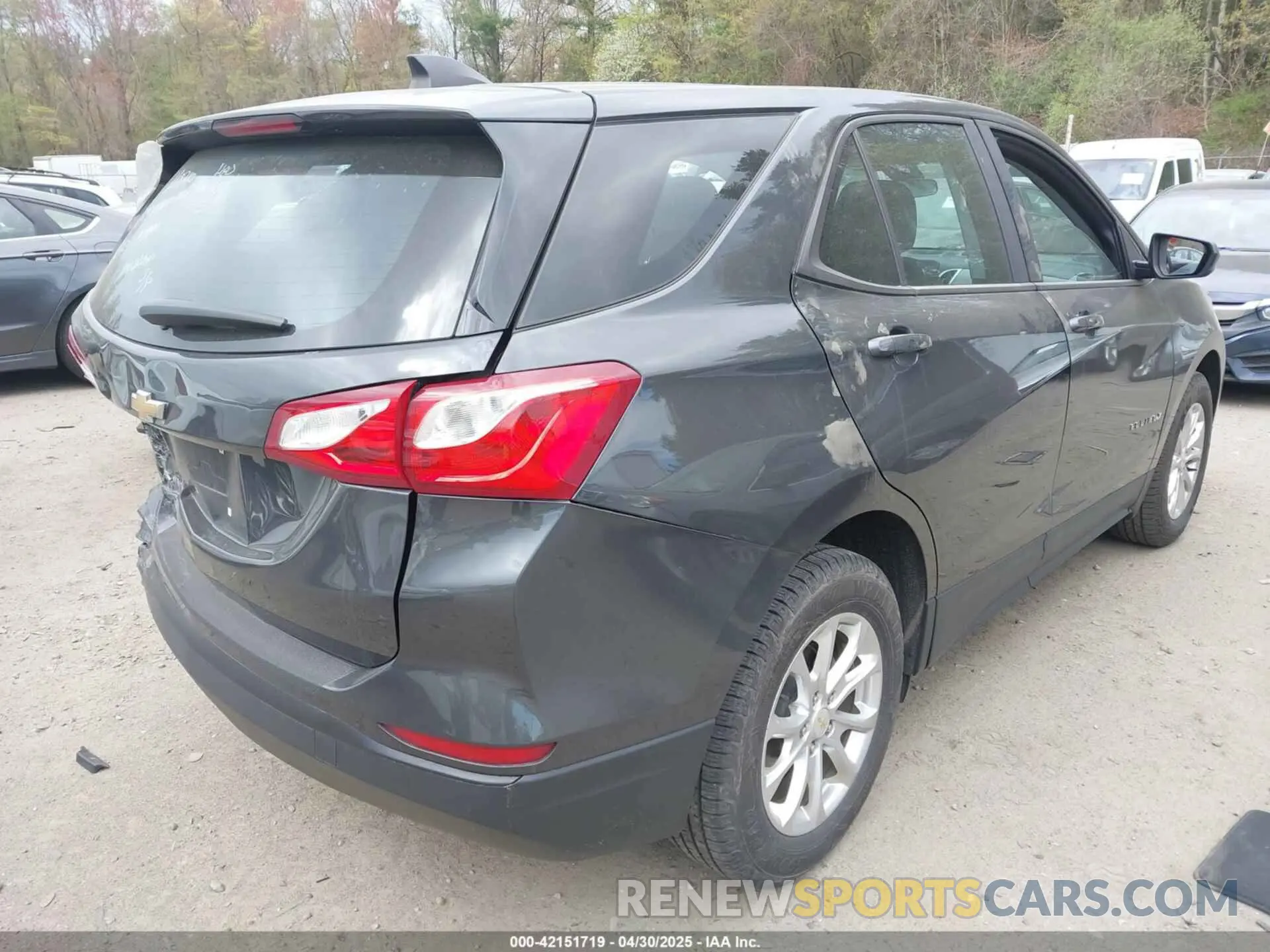 4 Photograph of a damaged car 2GNAXHEV4L6273674 CHEVROLET EQUINOX 2020