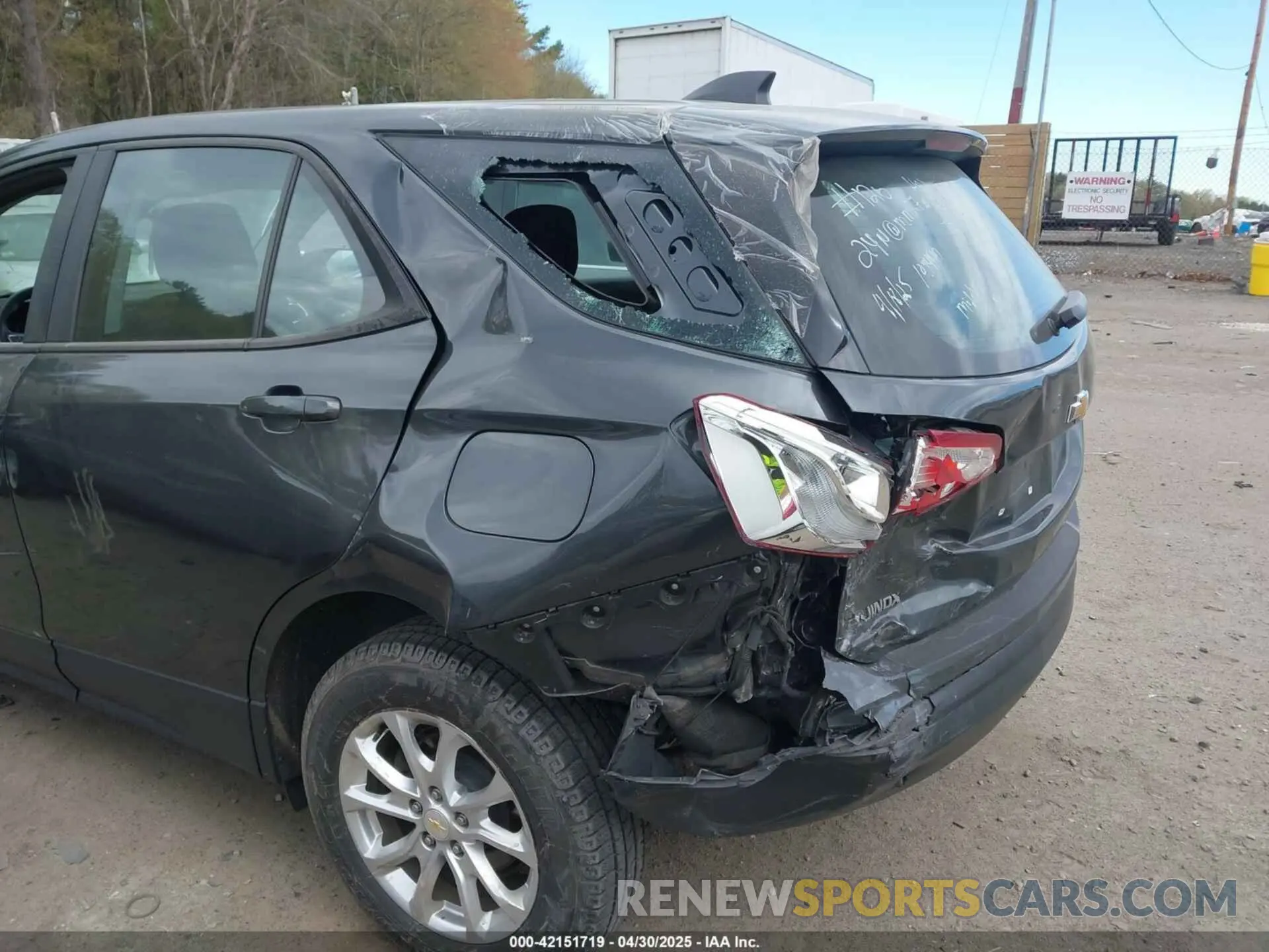 6 Photograph of a damaged car 2GNAXHEV4L6273674 CHEVROLET EQUINOX 2020