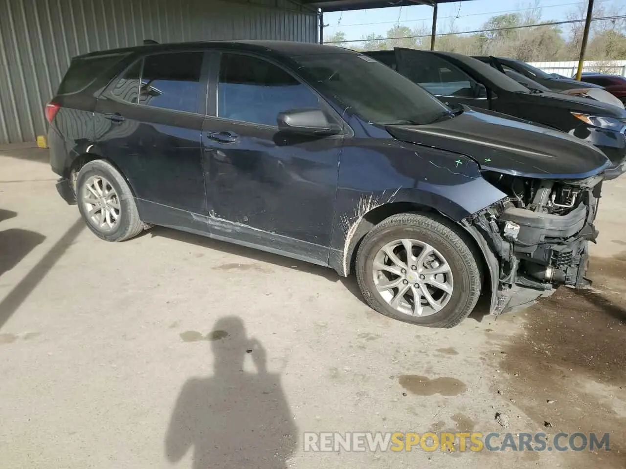 4 Photograph of a damaged car 2GNAXHEV5L6284182 CHEVROLET EQUINOX 2020