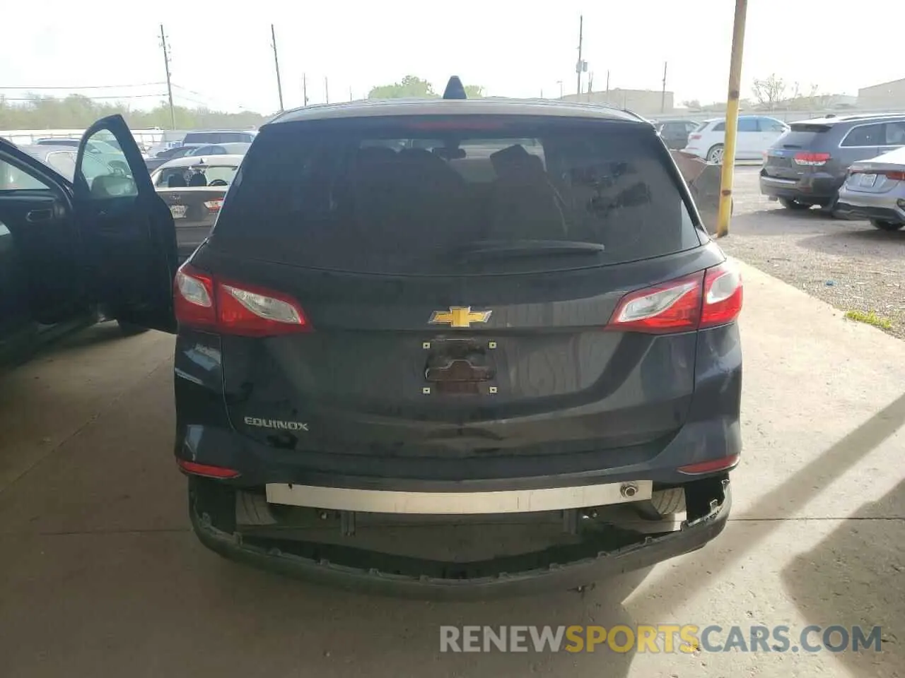 6 Photograph of a damaged car 2GNAXHEV5L6284182 CHEVROLET EQUINOX 2020