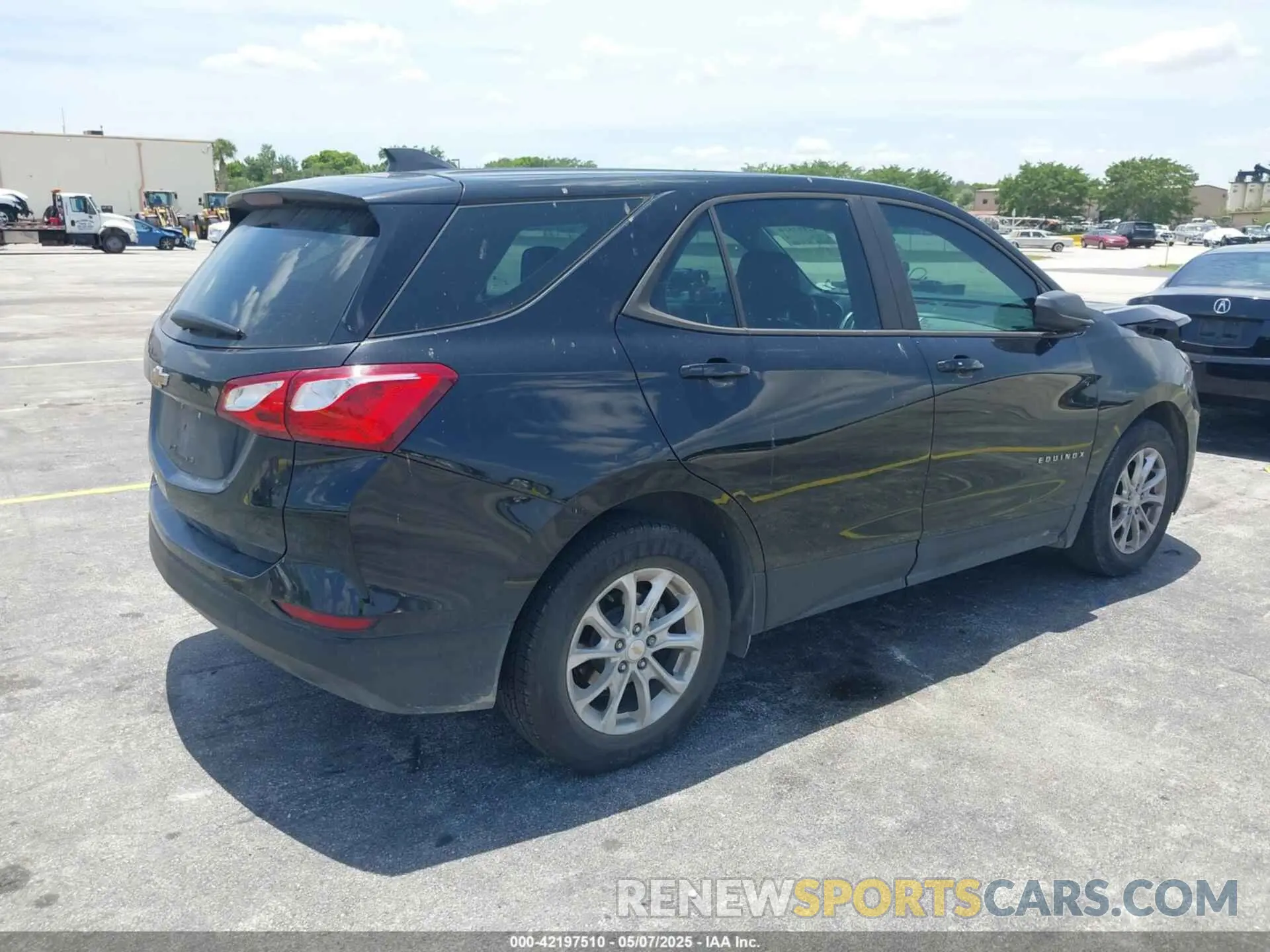 4 Photograph of a damaged car 2GNAXHEV6L6229384 CHEVROLET EQUINOX 2020
