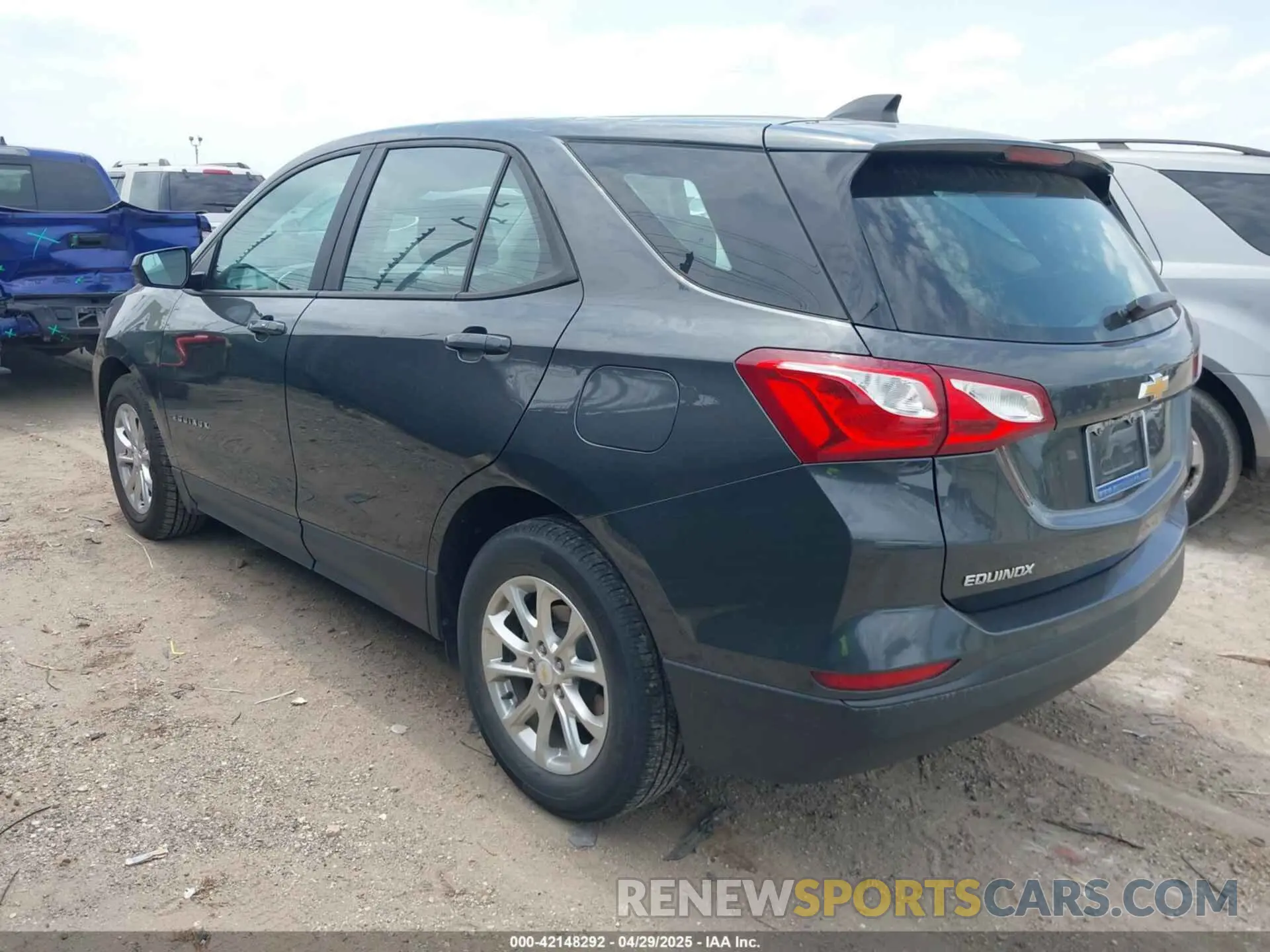 3 Photograph of a damaged car 2GNAXHEV6L6230440 CHEVROLET EQUINOX 2020