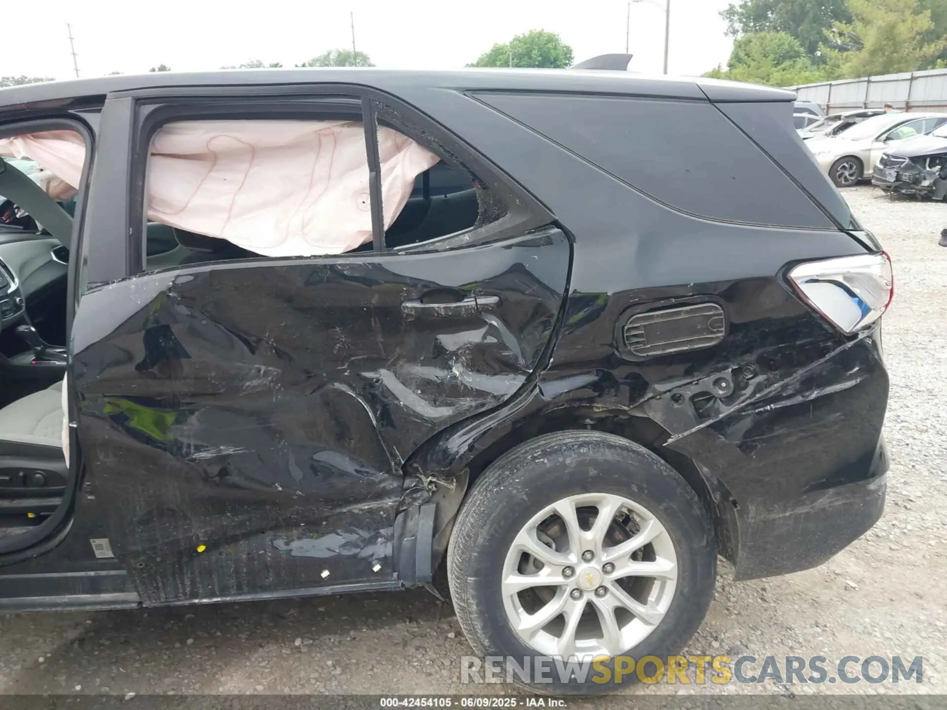 12 Photograph of a damaged car 2GNAXHEV6L6245018 CHEVROLET EQUINOX 2020
